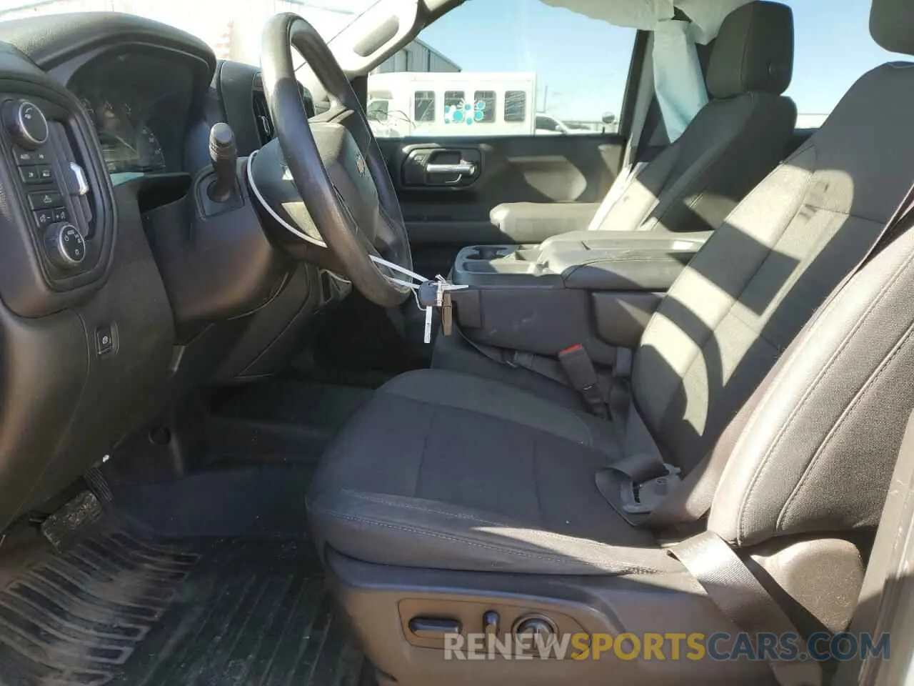 7 fotografías del automóvil dañado 1GCPYAEH1KZ317215 CHEVROLET ALL Models 2019