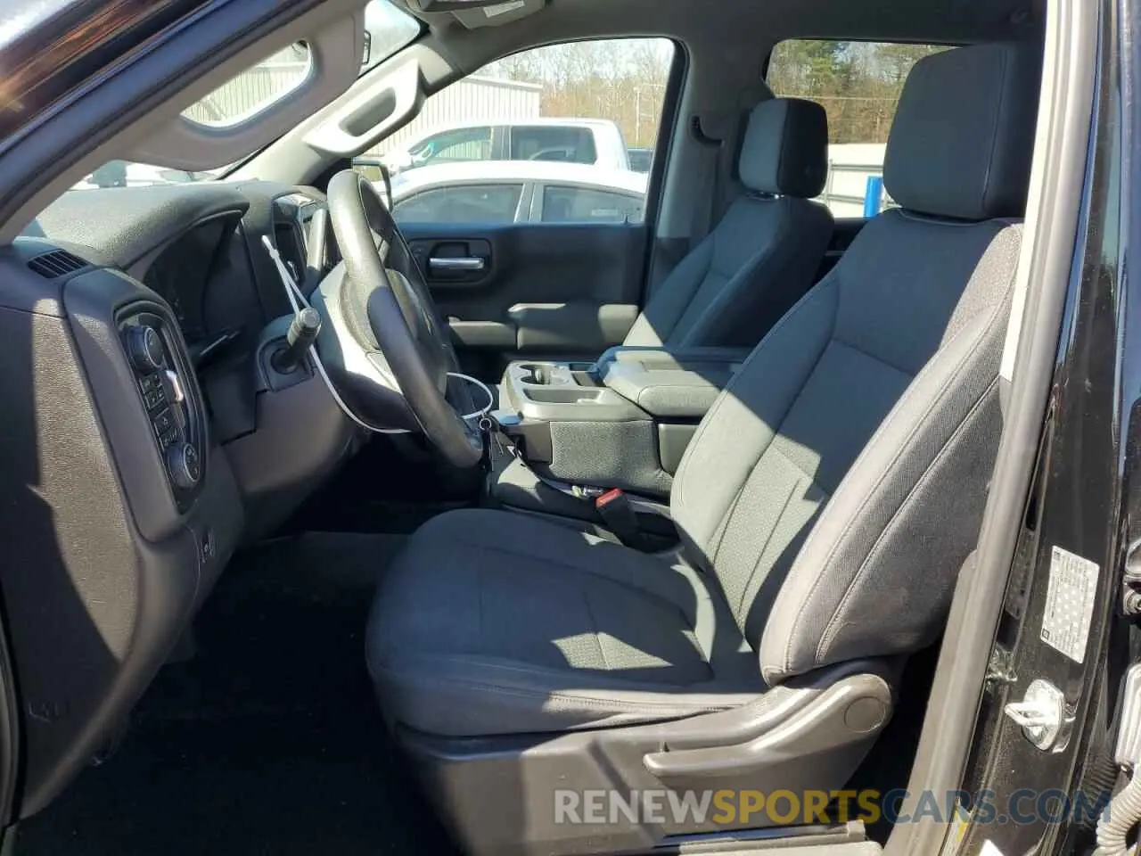 7 fotografías del automóvil dañado 3GCPYBEH7KG152504 CHEVROLET ALL Models 2019