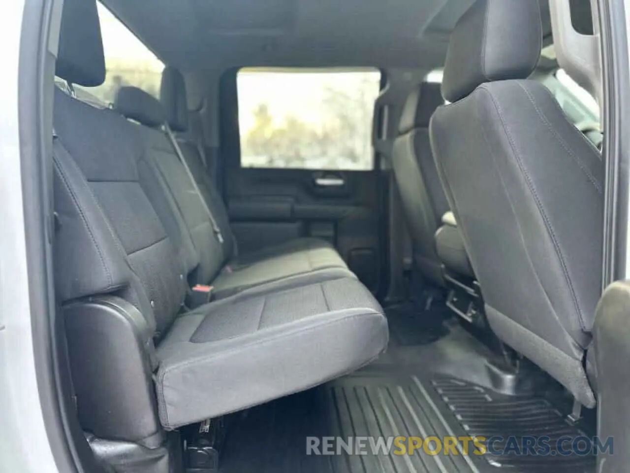 6 fotografías del automóvil dañado 1GC4YLEY5LF185240 CHEVROLET ALL Models 2020