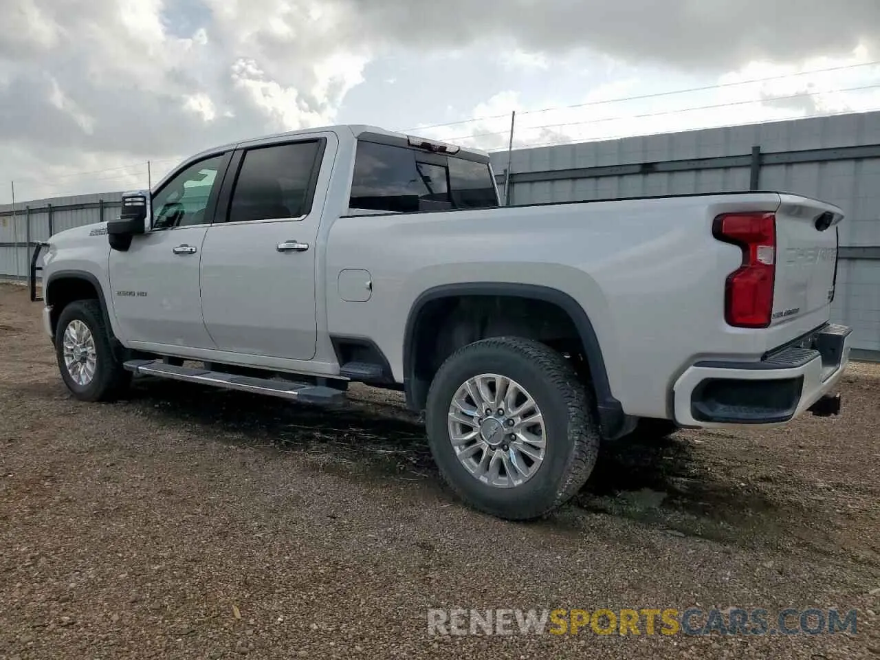 2 fotografías del automóvil dañado 1GC4YREY4LF298048 CHEVROLET ALL Models 2020