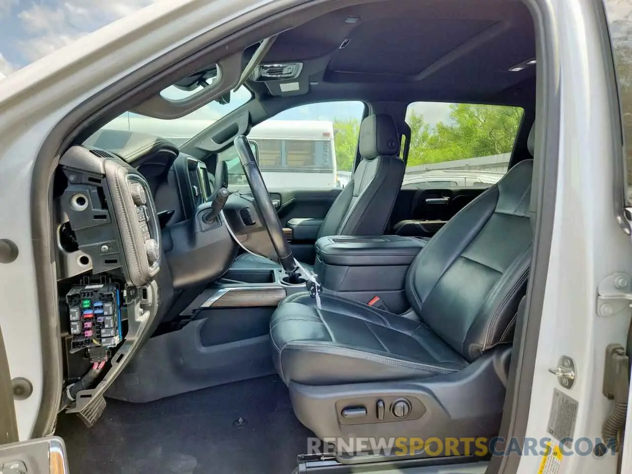 7 fotografías del automóvil dañado 1GC4YREY4LF298048 CHEVROLET ALL Models 2020