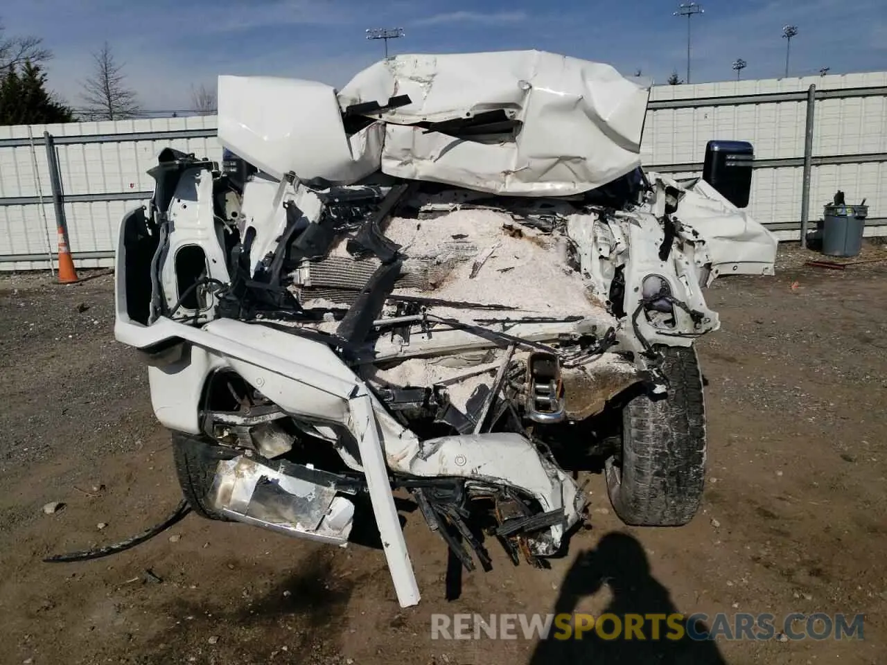5 fotografías del automóvil dañado 1GC4YREY6LF120979 CHEVROLET ALL Models 2020