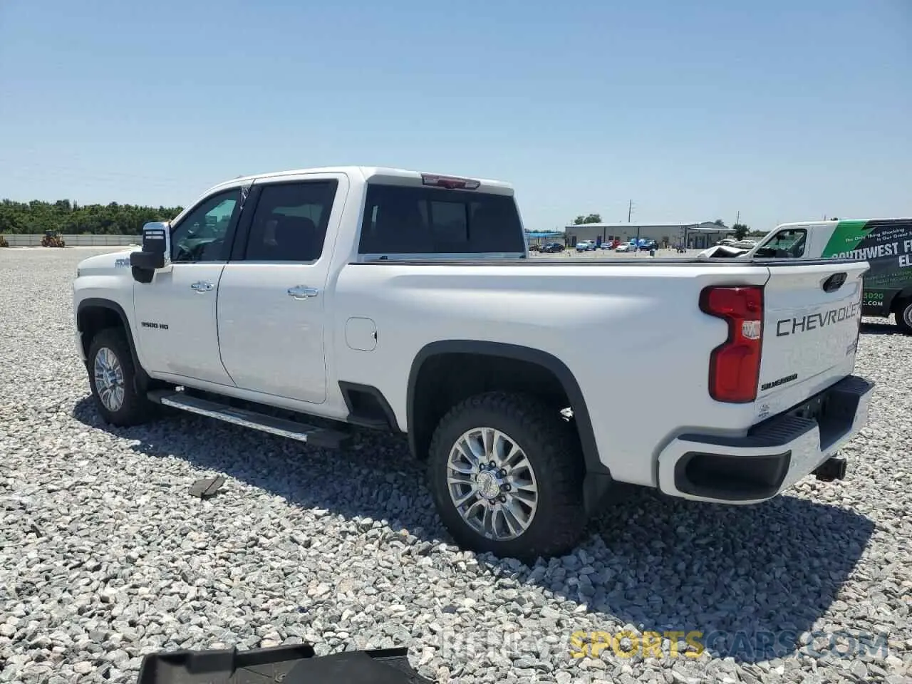 2 fotografías del automóvil dañado 1GC4YVEYXLF152701 CHEVROLET ALL Models 2020