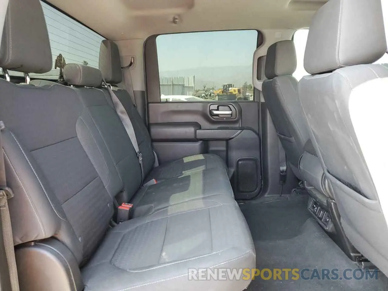 10 fotografías del automóvil dañado 1GC4YNEY3MF111988 CHEVROLET ALL Models 2021