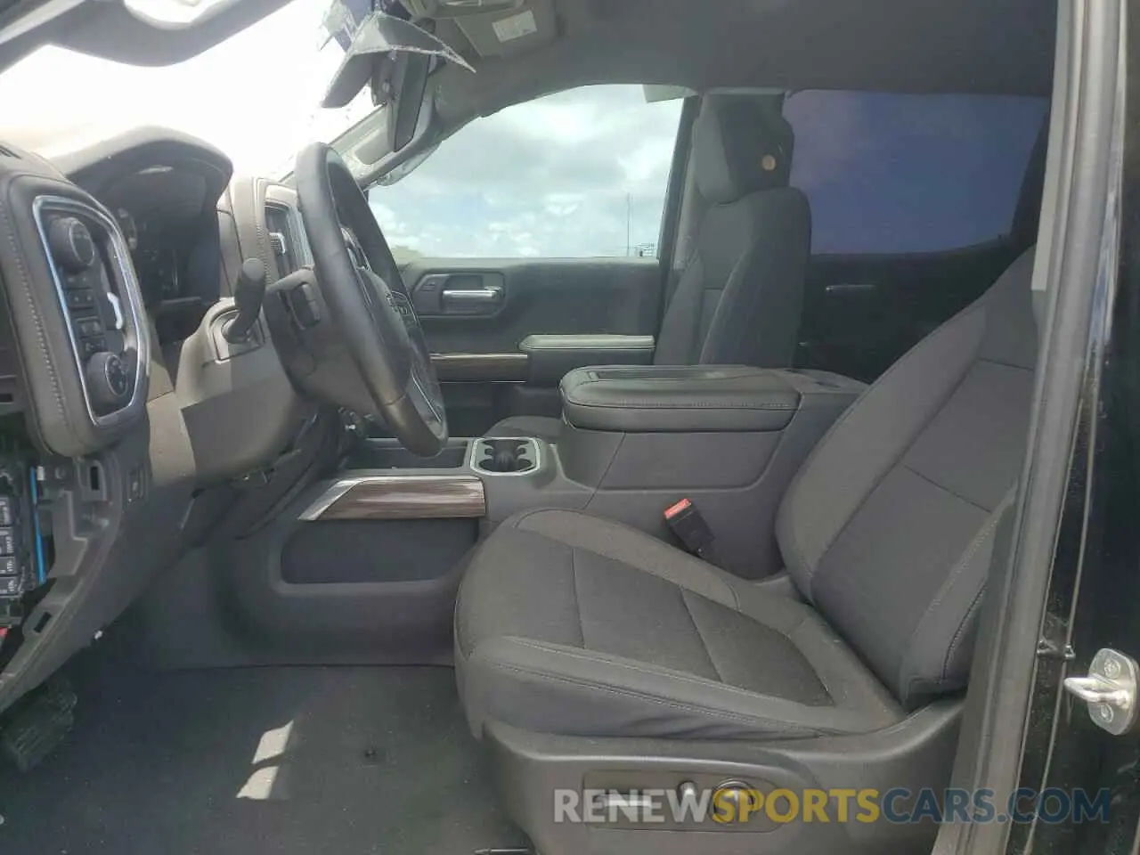 7 fotografías del automóvil dañado 3GCPYFEDXMG455395 CHEVROLET ALL Models 2021