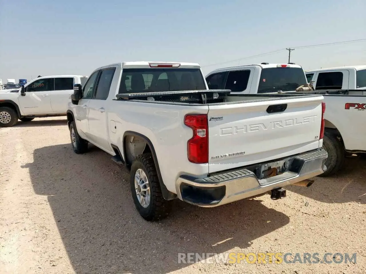 2 fotografías del automóvil dañado 1GC1YNE72NF202374 CHEVROLET ALL Models 2022