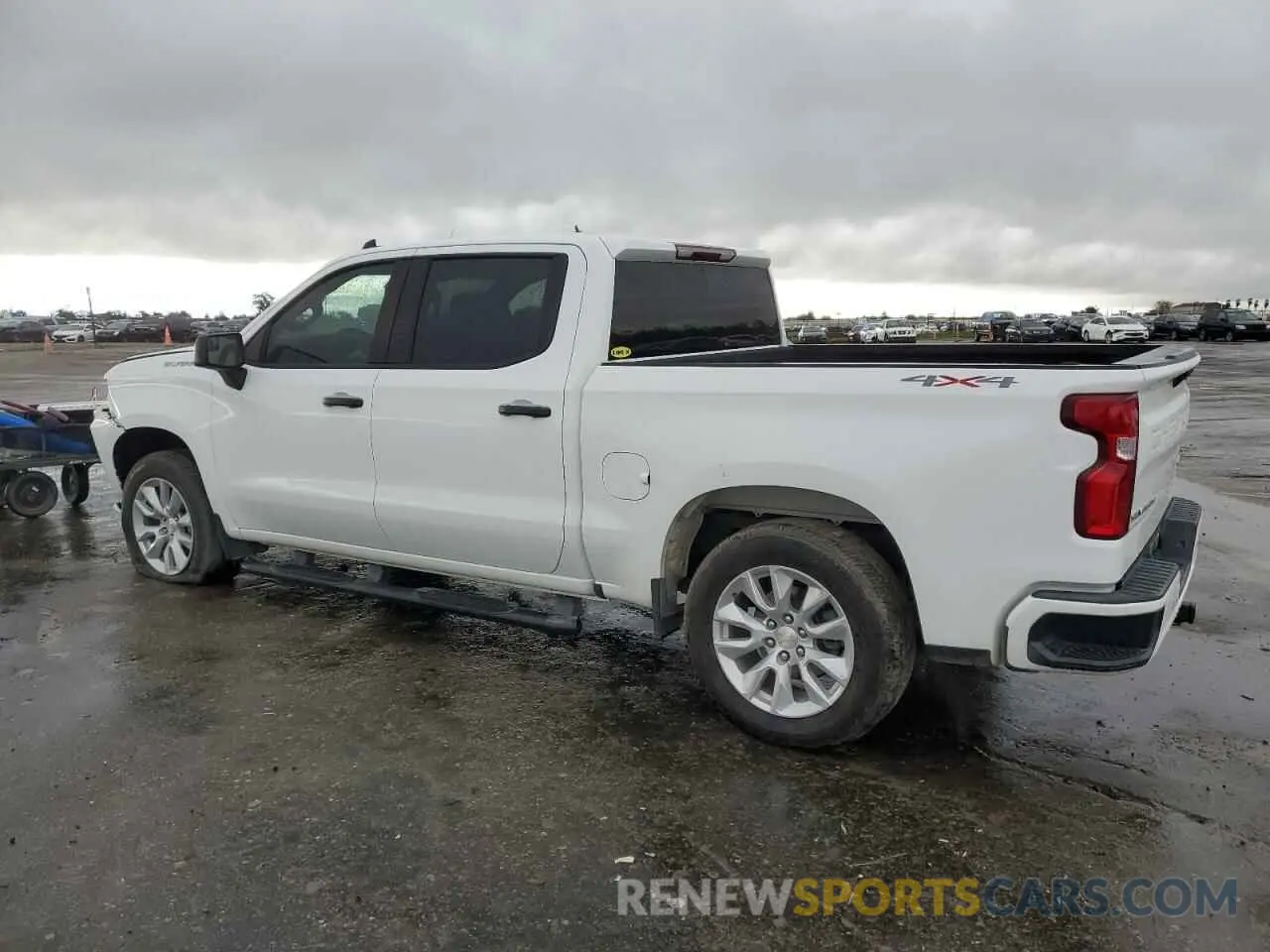 2 fotografías del automóvil dañado 3GCPYBEKXNG112868 CHEVROLET All Models 2022
