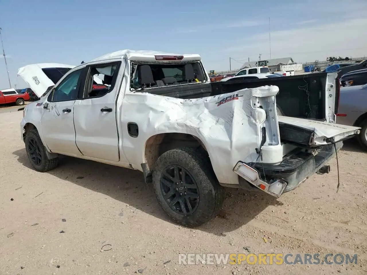 2 fotografías del automóvil dañado 3GCUDFED9NG683565 CHEVROLET ALL Models 2022