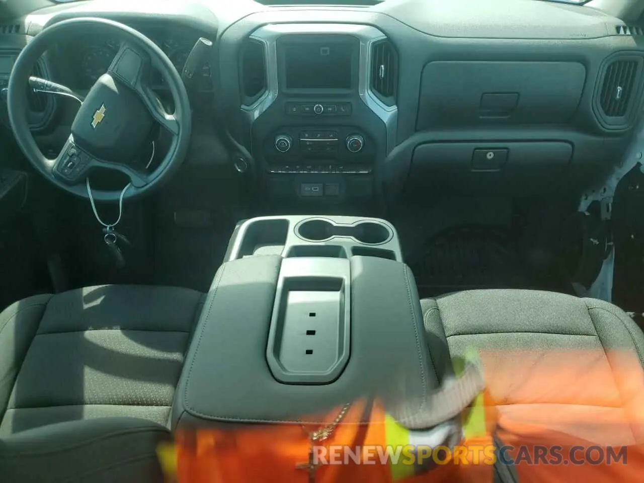 8 fotografías del automóvil dañado 3GCNAAED8RG394392 CHEVROLET ALL Models 2024