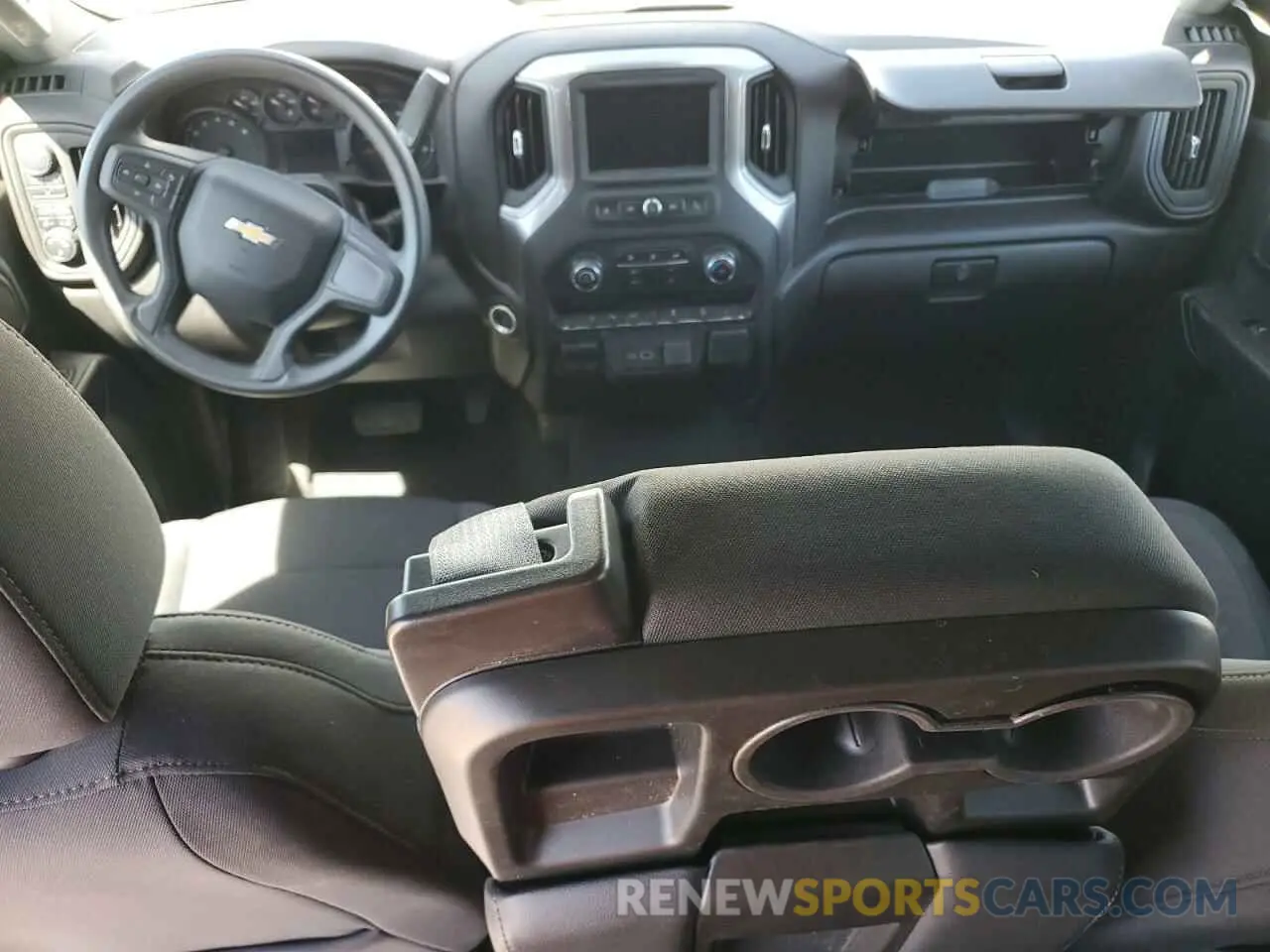 8 fotografías del automóvil dañado 1GC4KME73SF116608 CHEVROLET ALL Models 2025