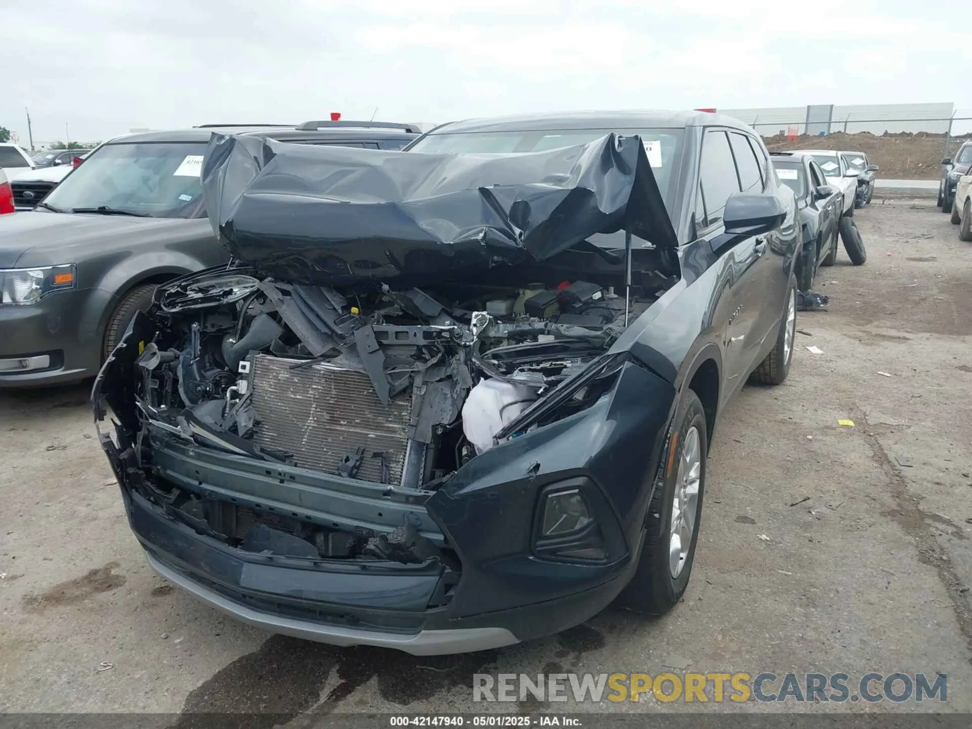 2 fotografías del automóvil dañado 3GNKBBRA0KS699143 CHEVROLET BLAZER 2019