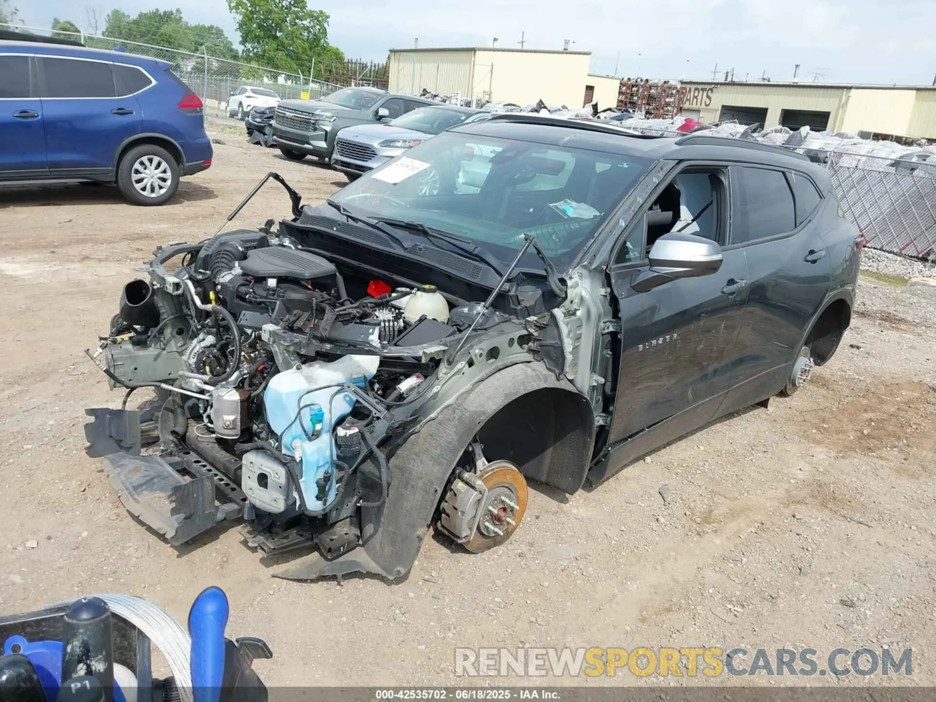 2 fotografías del automóvil dañado 3GNKBDRS0KS677437 CHEVROLET BLAZER 2019