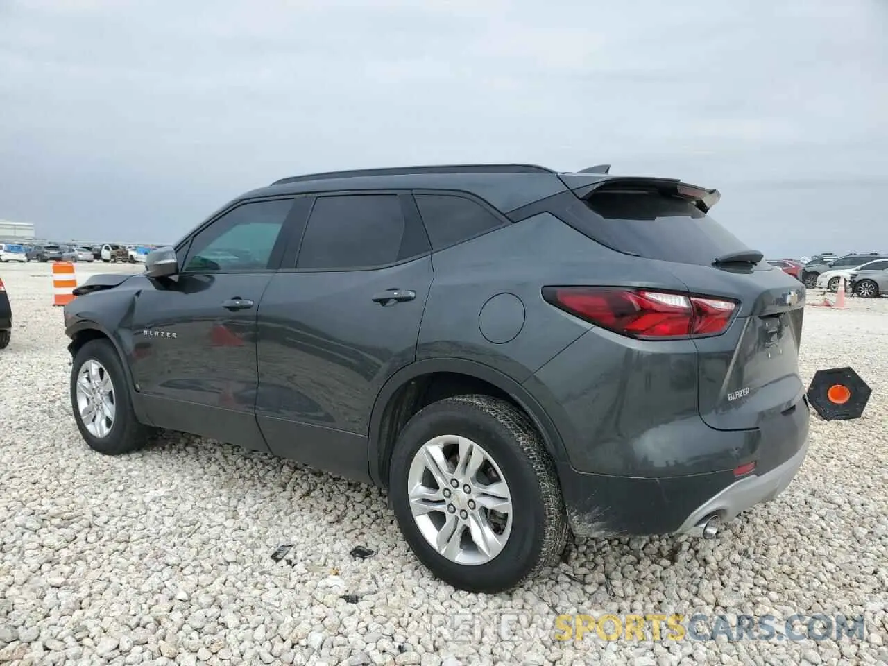 2 fotografías del automóvil dañado 3GNKBDRS0KS682489 CHEVROLET BLAZER 2019