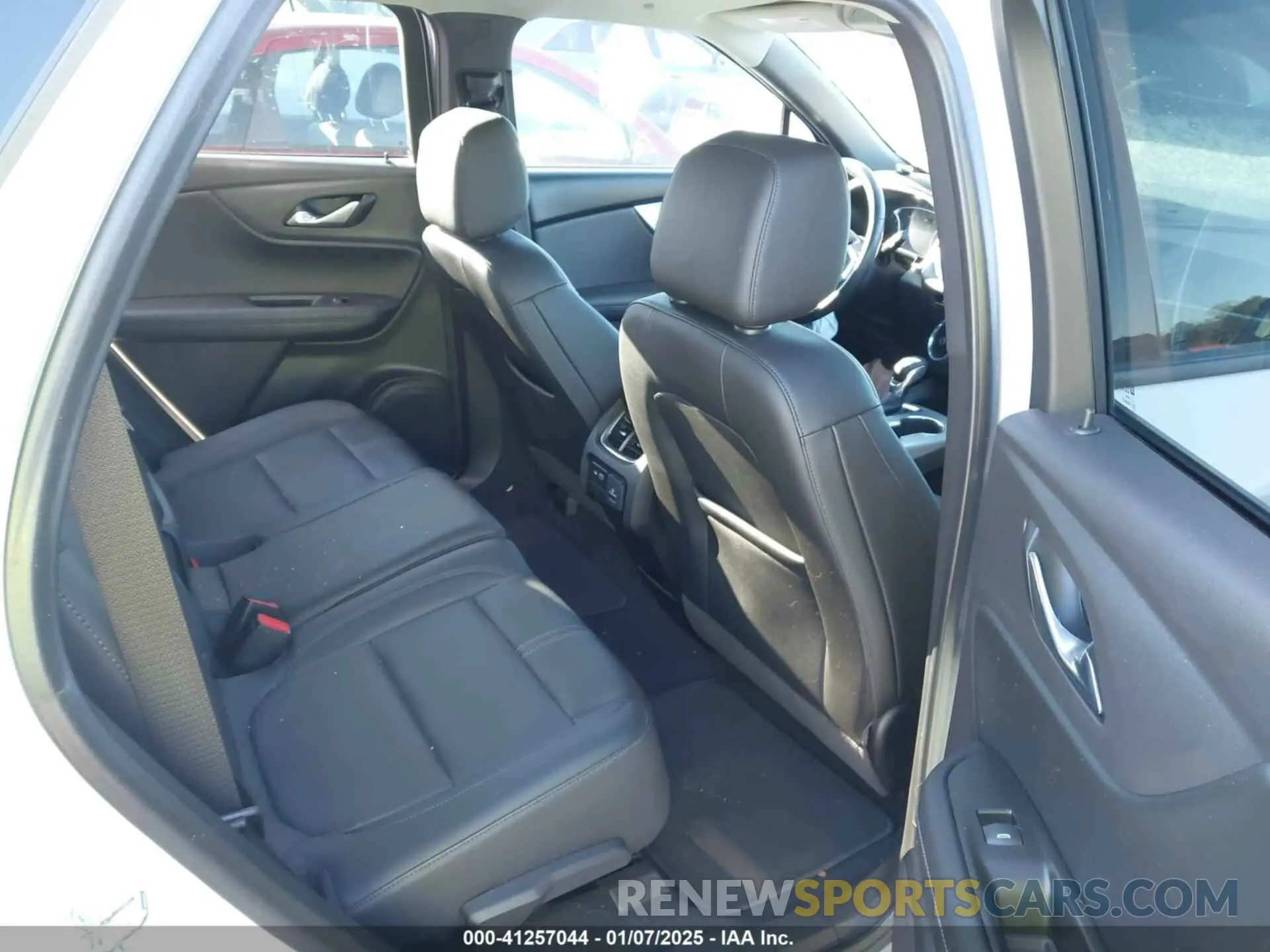 8 fotografías del automóvil dañado 3GNKBHRS0KS661570 CHEVROLET BLAZER 2019