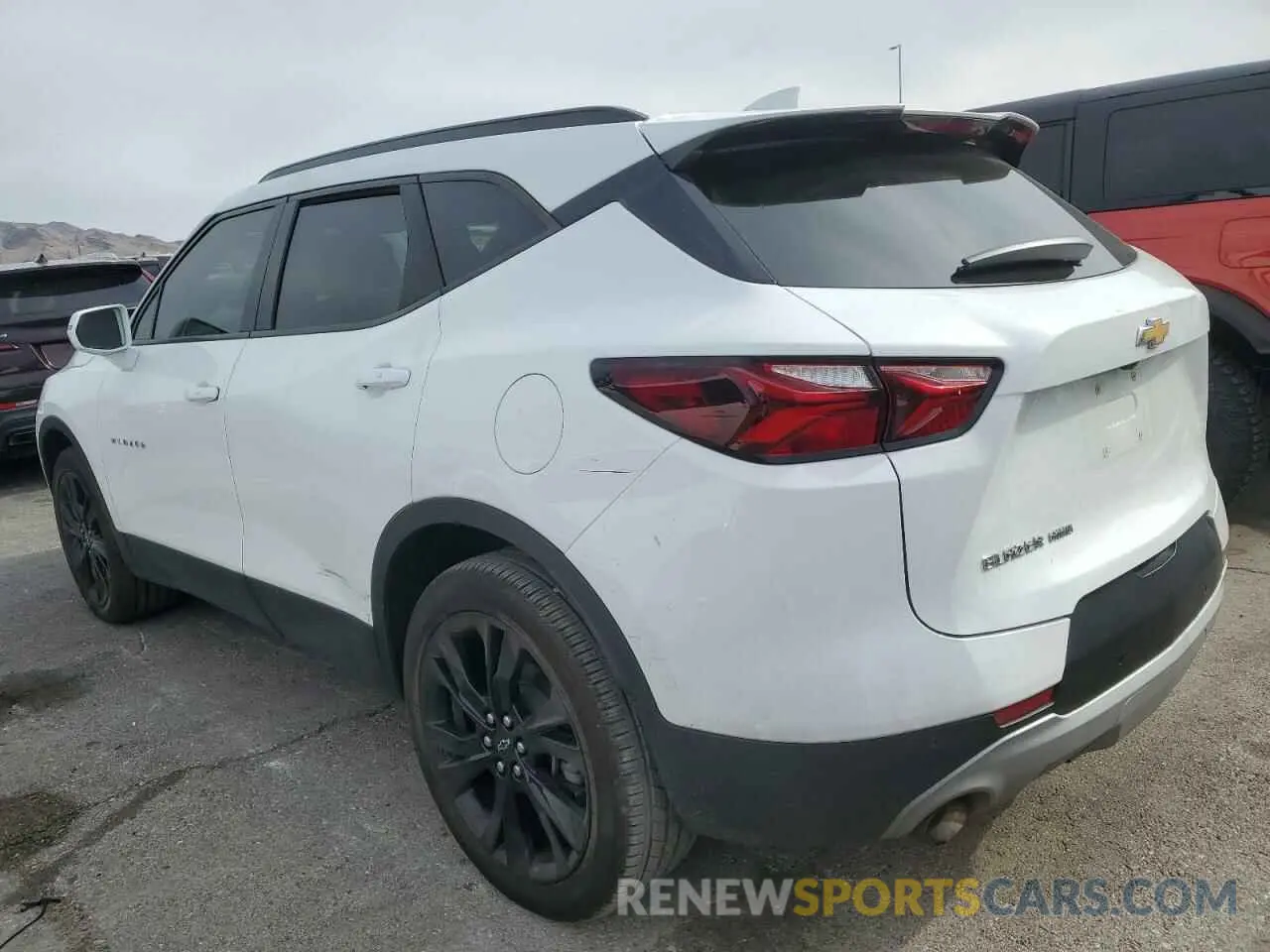 2 fotografías del automóvil dañado 3GNKBHRS9LS618251 CHEVROLET BLAZER 2020