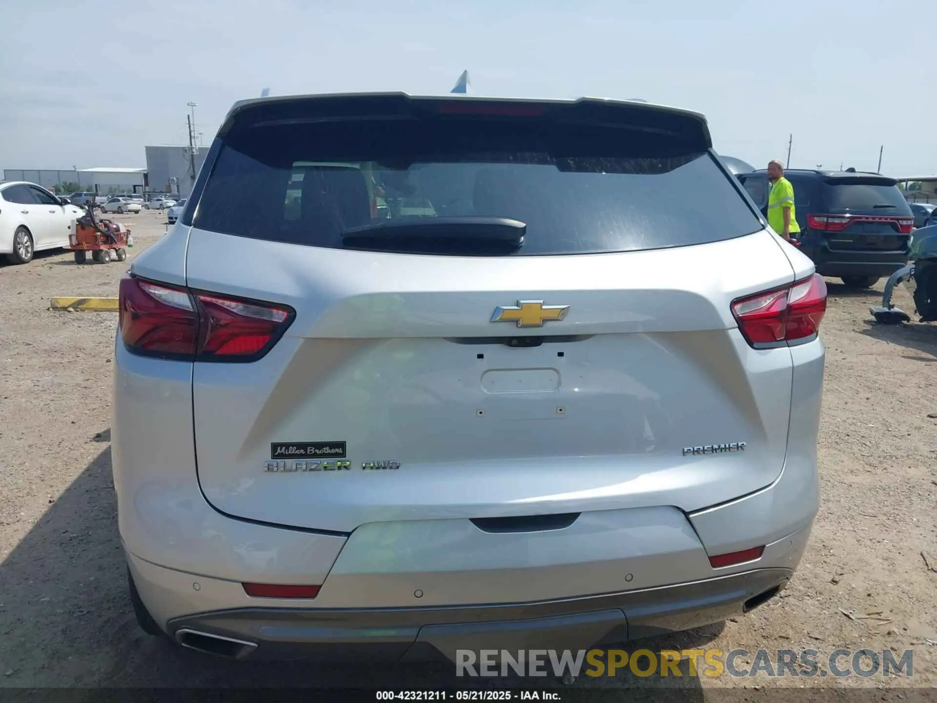 16 fotografías del automóvil dañado 3GNKBLRS2LS570188 CHEVROLET BLAZER 2020
