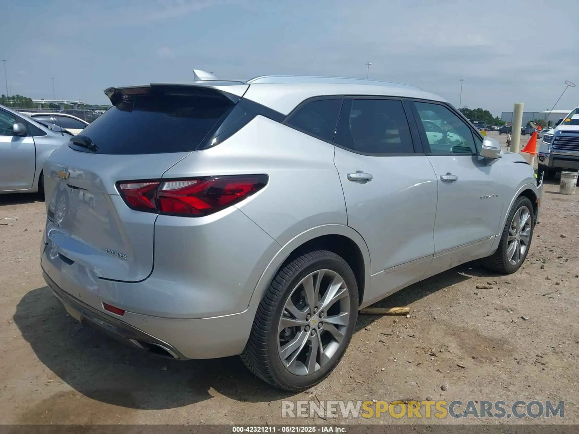 4 fotografías del automóvil dañado 3GNKBLRS2LS570188 CHEVROLET BLAZER 2020