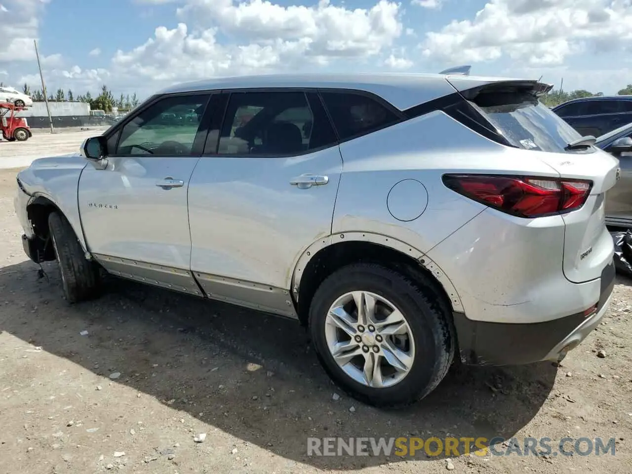 2 fotografías del automóvil dañado 3GNKBBRA2MS537209 CHEVROLET BLAZER 2021