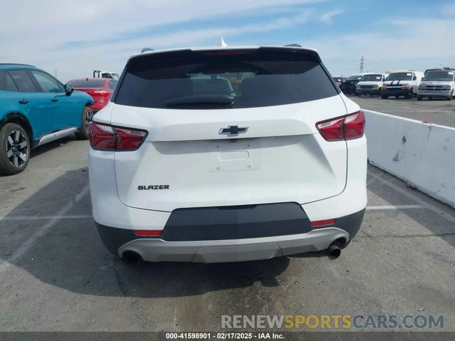 16 fotografías del automóvil dañado 3GNKBBRAXMS569647 CHEVROLET BLAZER 2021