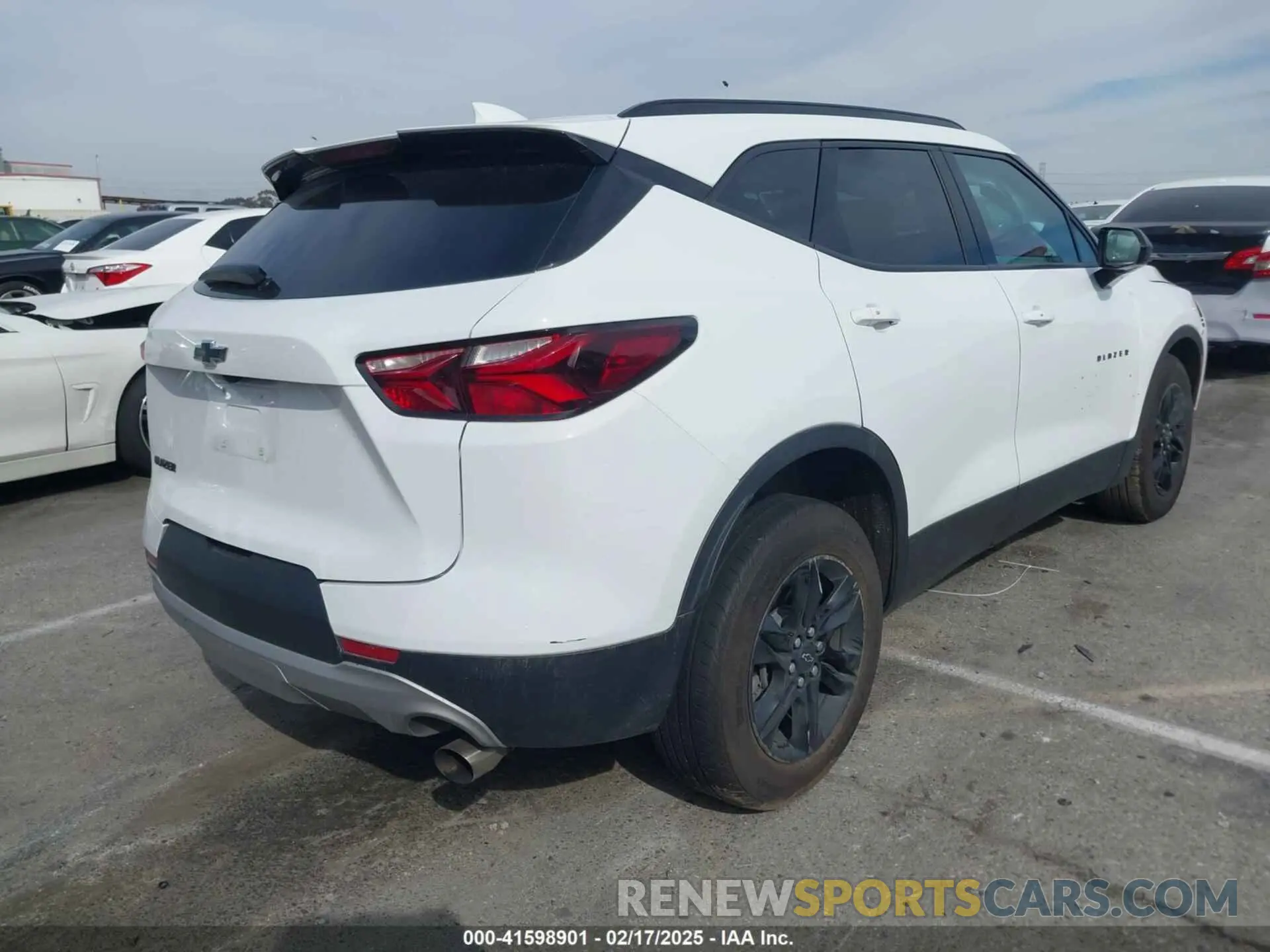 4 fotografías del automóvil dañado 3GNKBBRAXMS569647 CHEVROLET BLAZER 2021