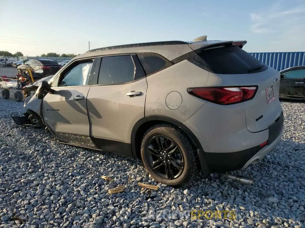 2 fotografías del automóvil dañado 3GNKBDRS1MS559092 CHEVROLET BLAZER 2021