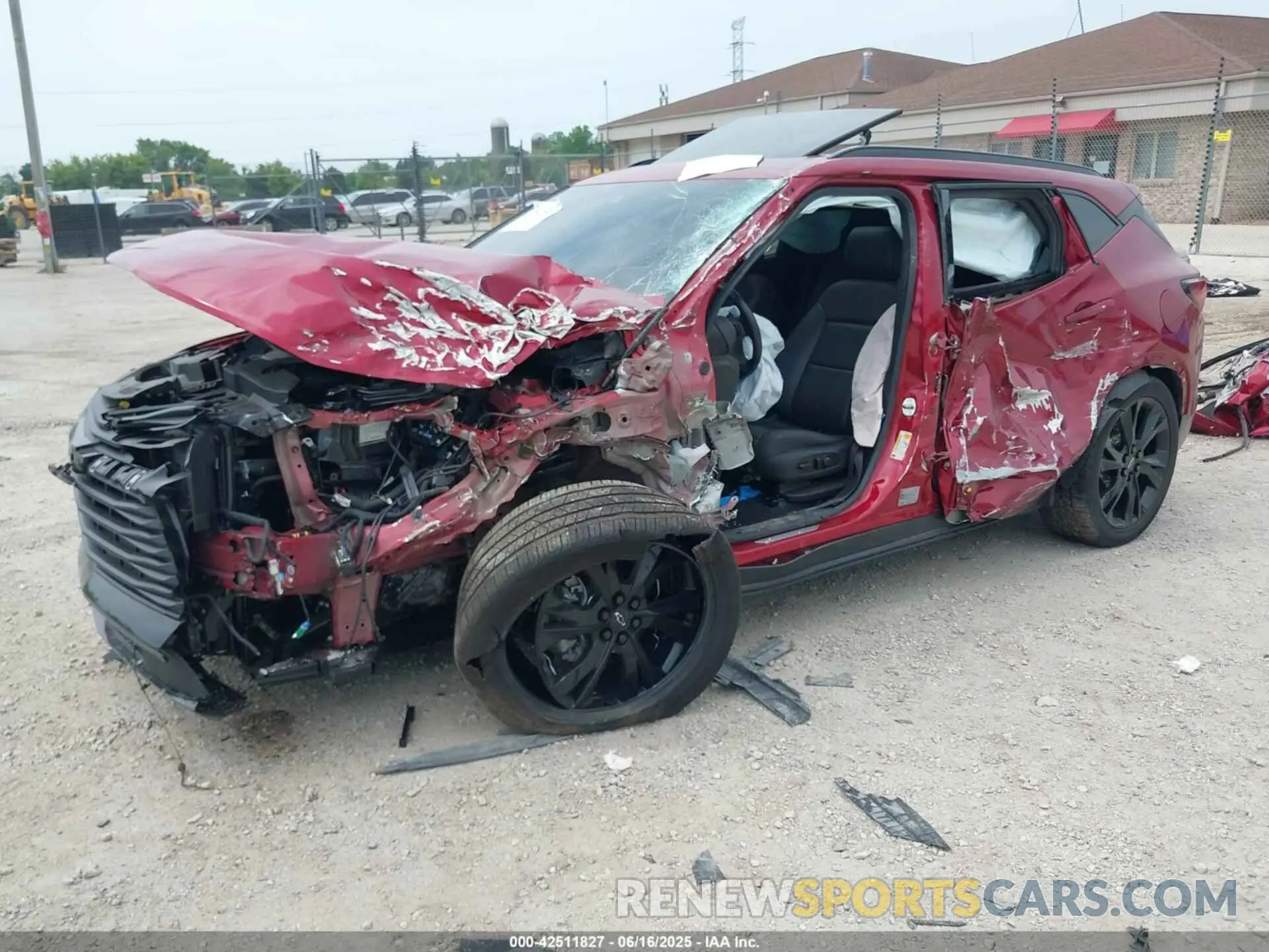 2 fotografías del automóvil dañado 3GNKBKRS4MS570818 CHEVROLET BLAZER 2021
