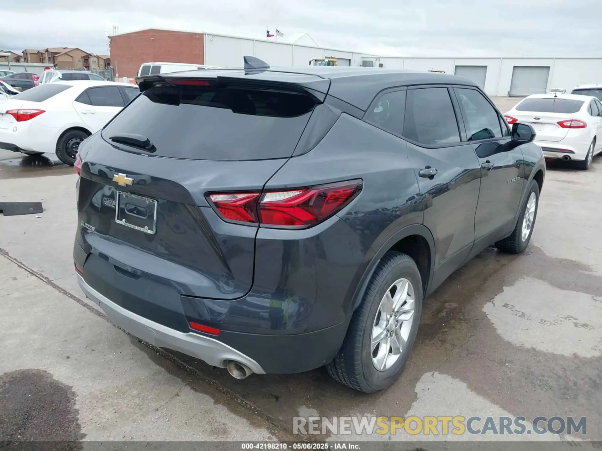 4 fotografías del automóvil dañado 3GNKBCR40NS212396 CHEVROLET BLAZER 2022