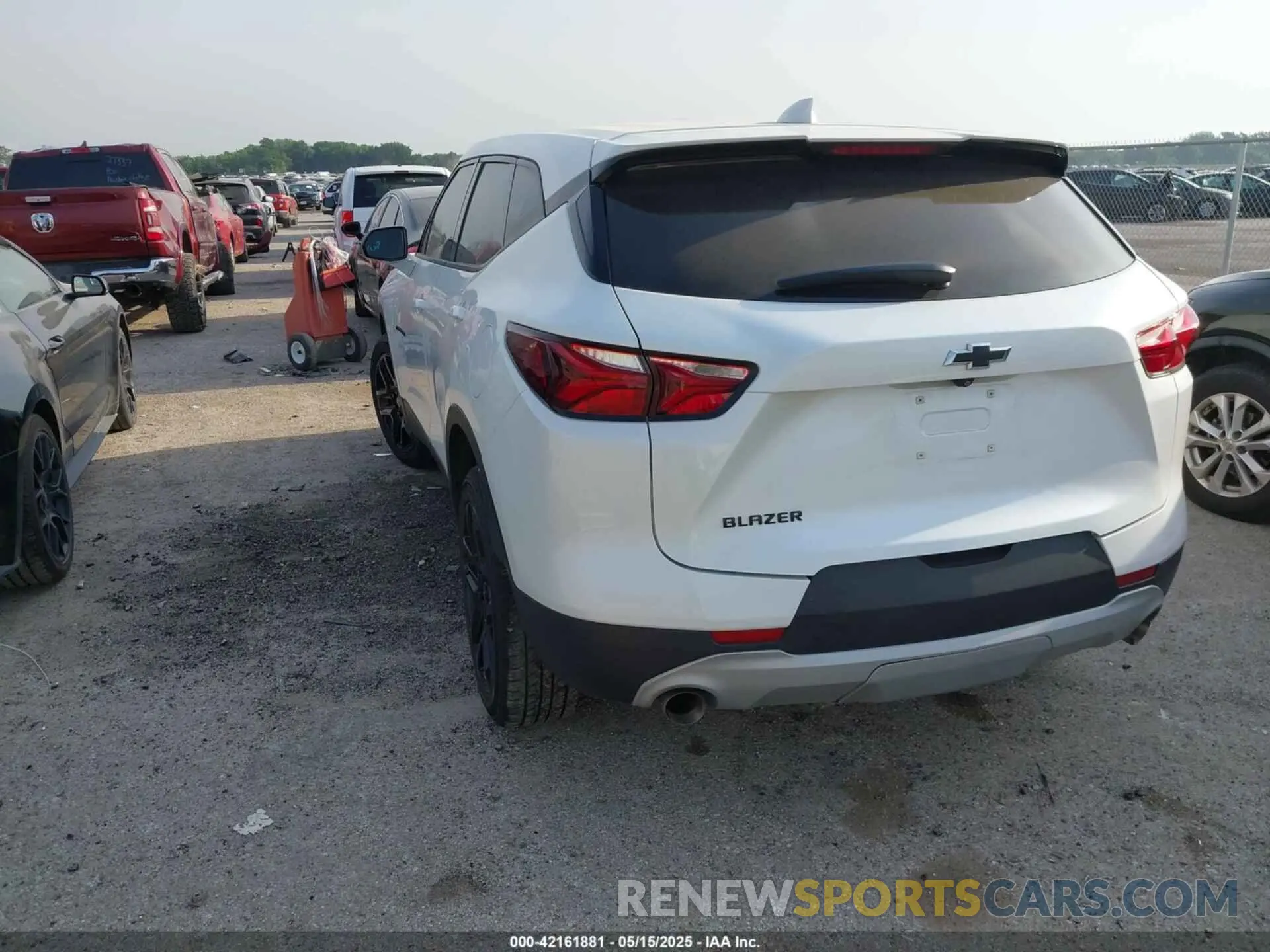 3 fotografías del automóvil dañado 3GNKBCR46NS124307 CHEVROLET BLAZER 2022