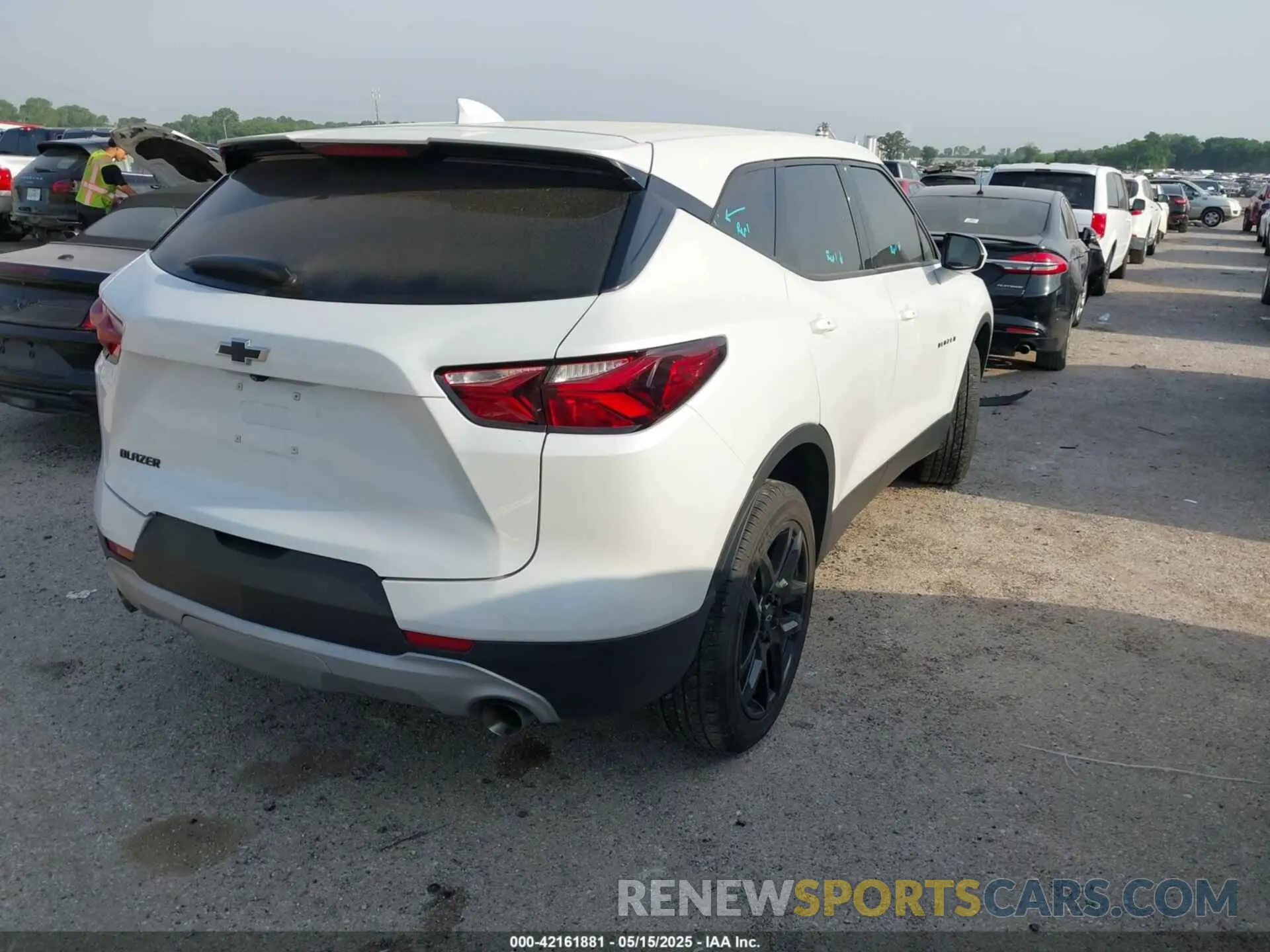 4 fotografías del automóvil dañado 3GNKBCR46NS124307 CHEVROLET BLAZER 2022