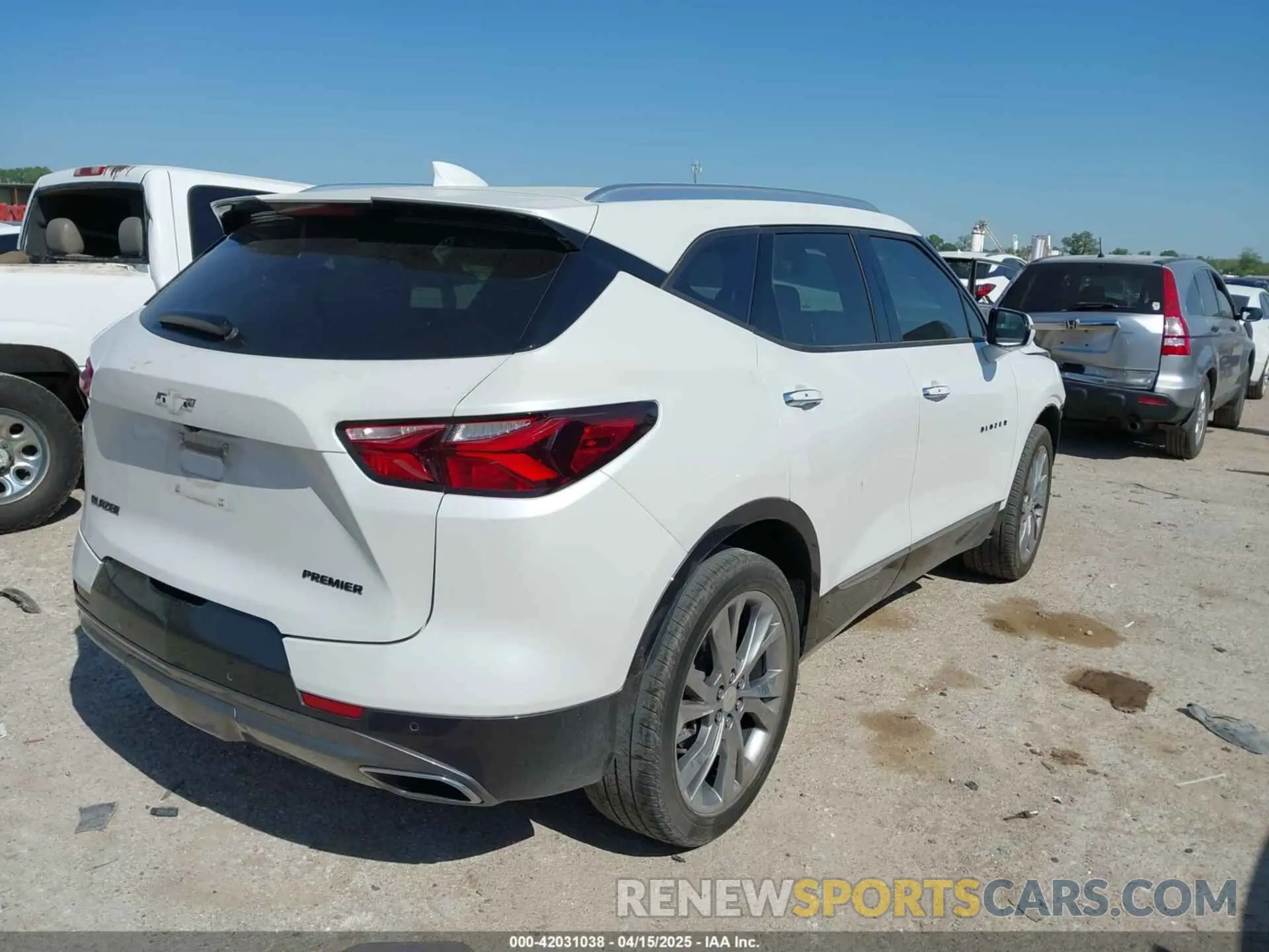 4 fotografías del automóvil dañado 3GNKBFRS8NS159382 CHEVROLET BLAZER 2022