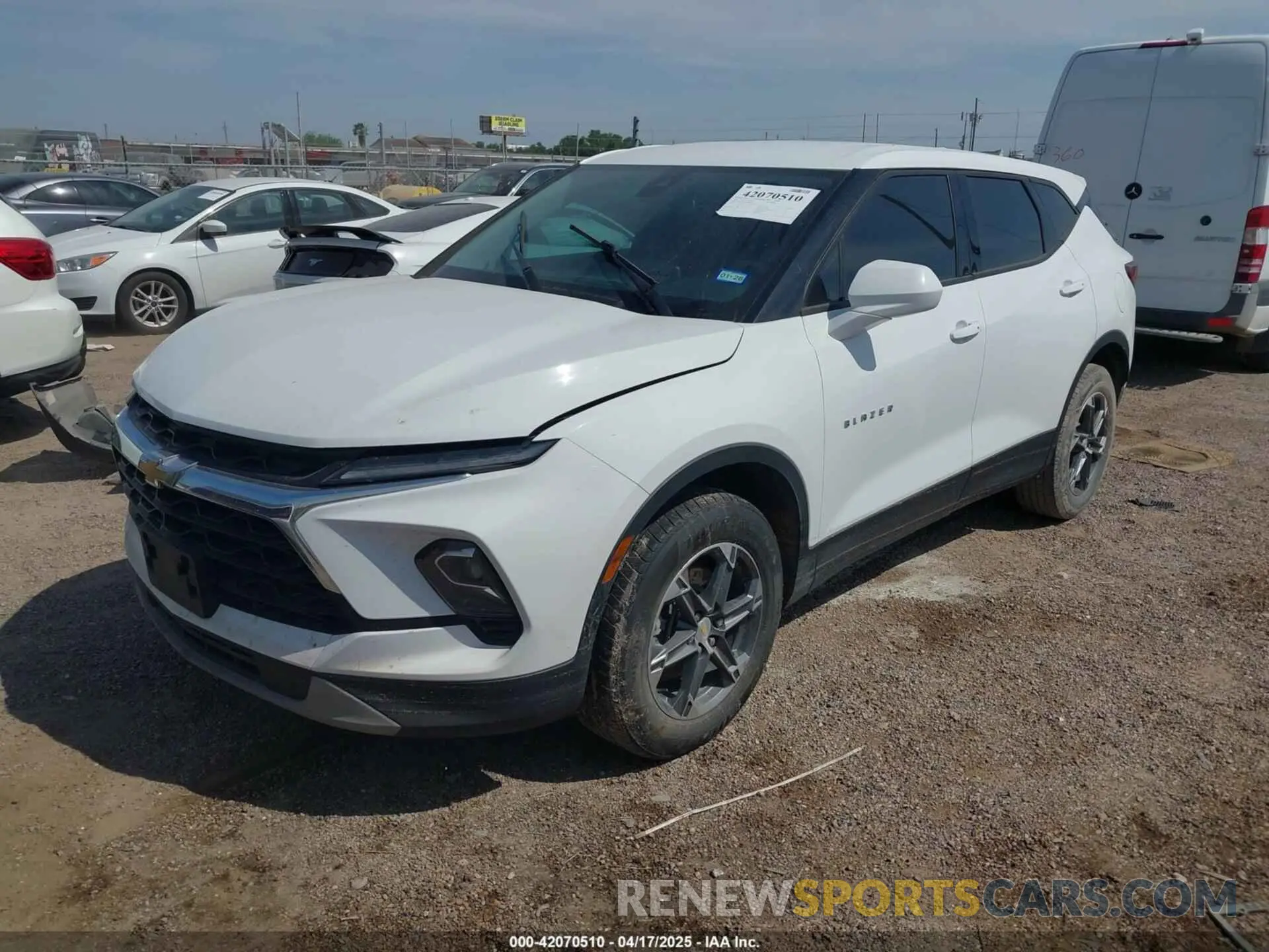 2 fotografías del automóvil dañado 3GNKBCR44PS100705 CHEVROLET BLAZER 2023