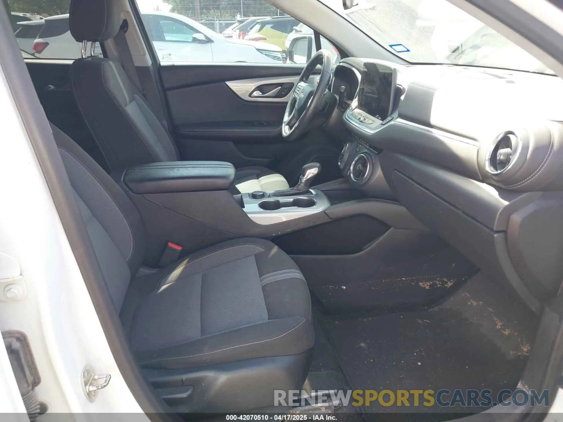 5 fotografías del automóvil dañado 3GNKBCR44PS100705 CHEVROLET BLAZER 2023