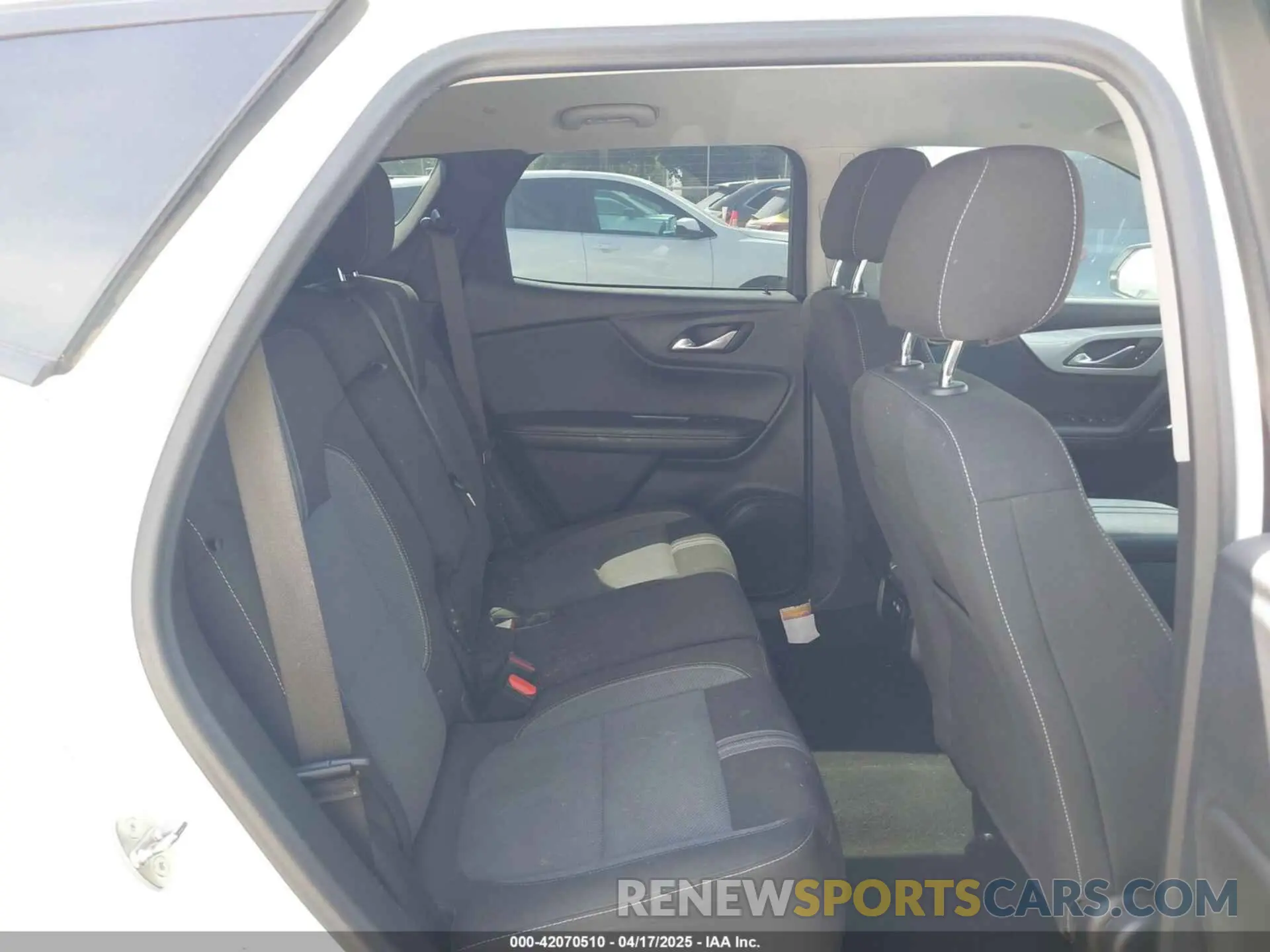 8 fotografías del automóvil dañado 3GNKBCR44PS100705 CHEVROLET BLAZER 2023