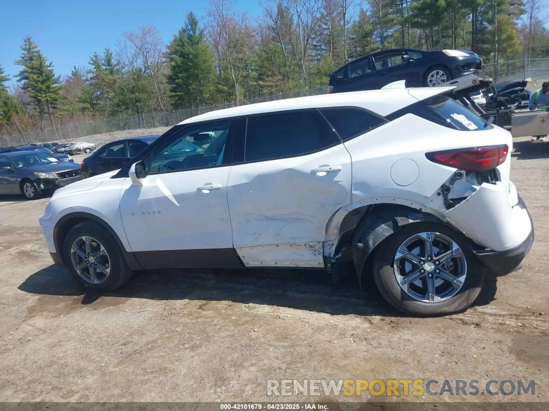 14 fotografías del automóvil dañado 3GNKBHR4XPS220814 CHEVROLET BLAZER 2023