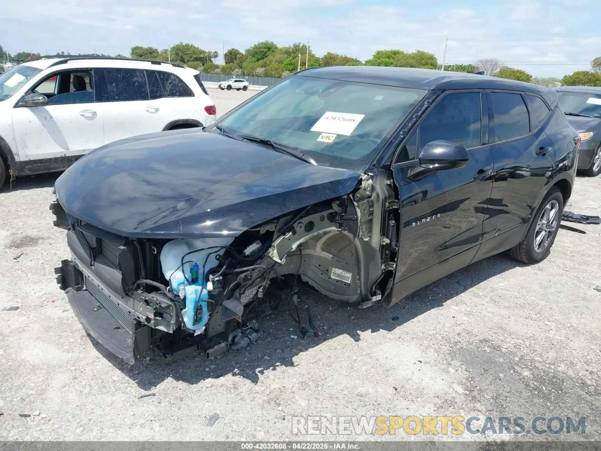 2 fotografías del automóvil dañado 3GNKBCR45RS269411 CHEVROLET BLAZER 2024