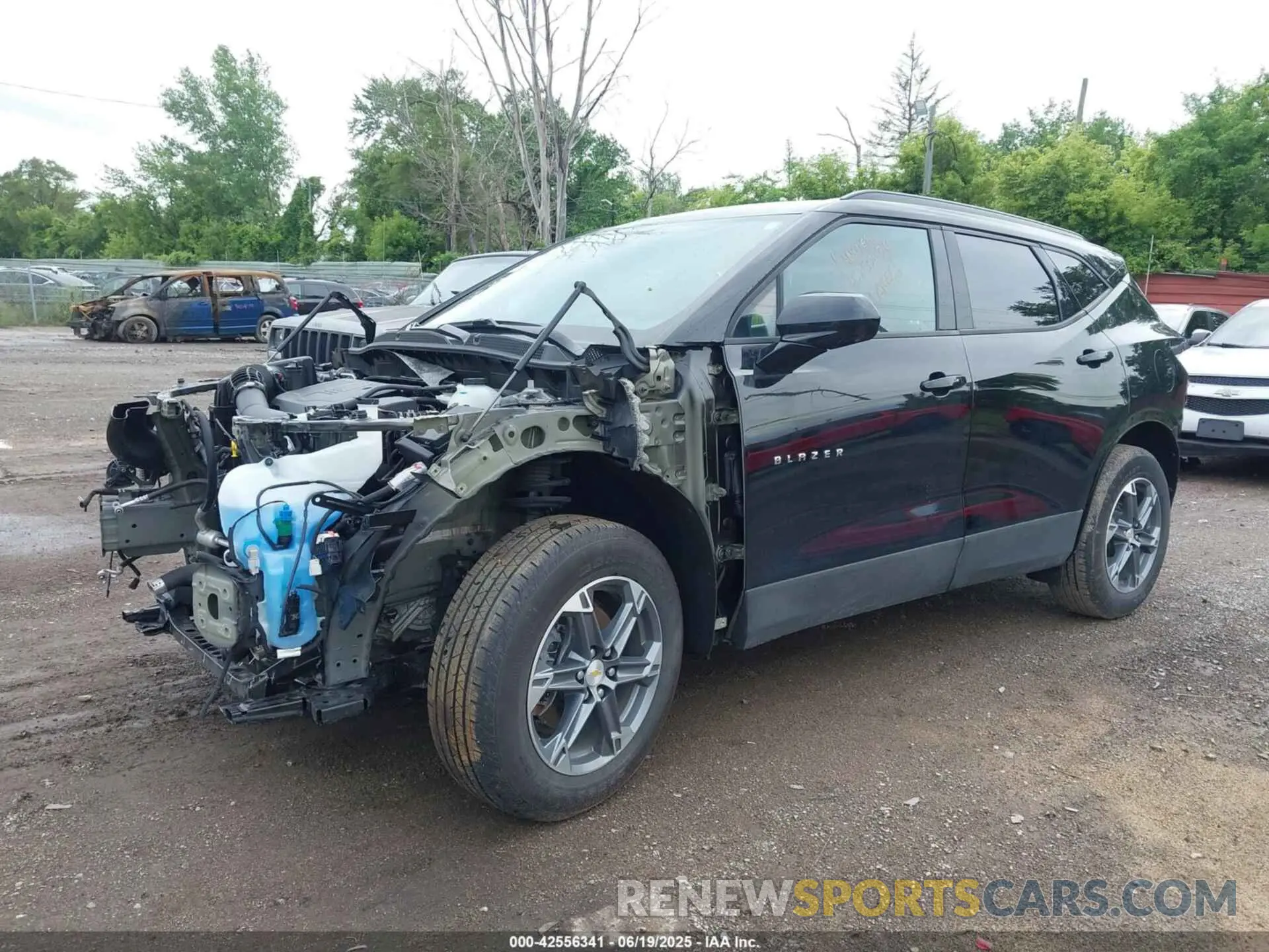 2 fotografías del automóvil dañado 3GNKBCR4XRS233343 CHEVROLET BLAZER 2024