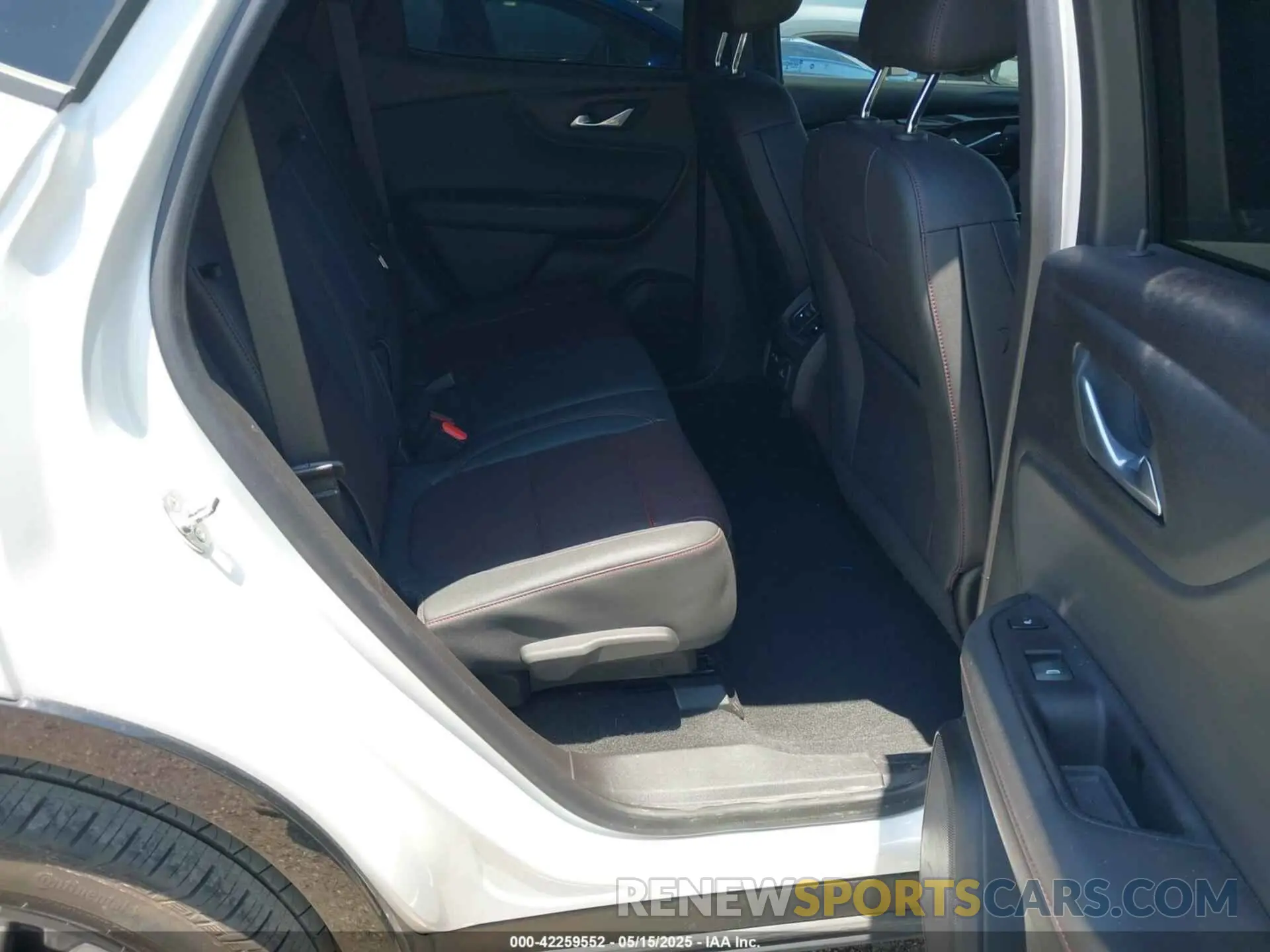 8 fotografías del automóvil dañado 3GNKBERS5RS180321 CHEVROLET BLAZER 2024