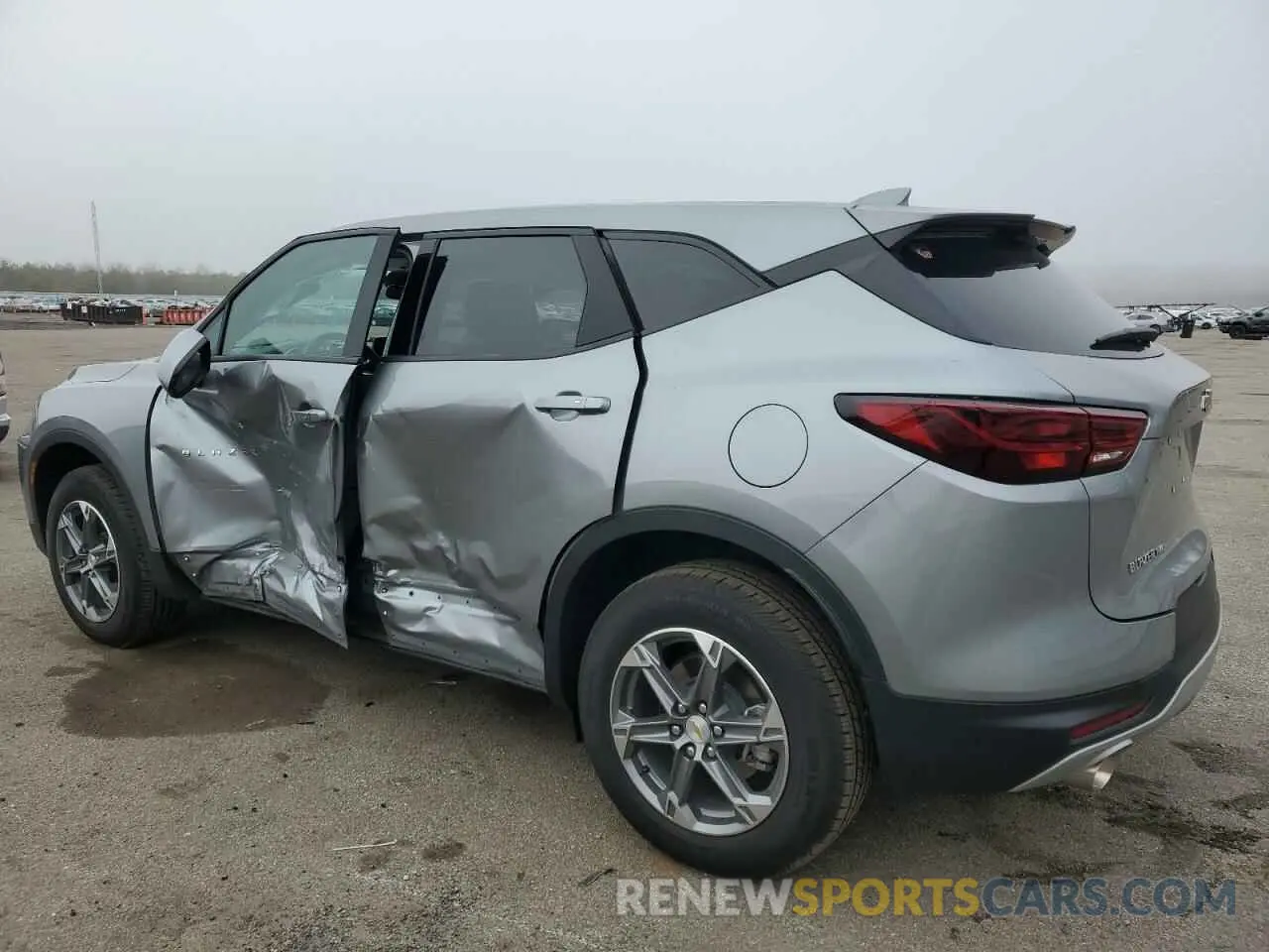 2 fotografías del automóvil dañado 3GNKBHR40RS157242 CHEVROLET BLAZER 2024