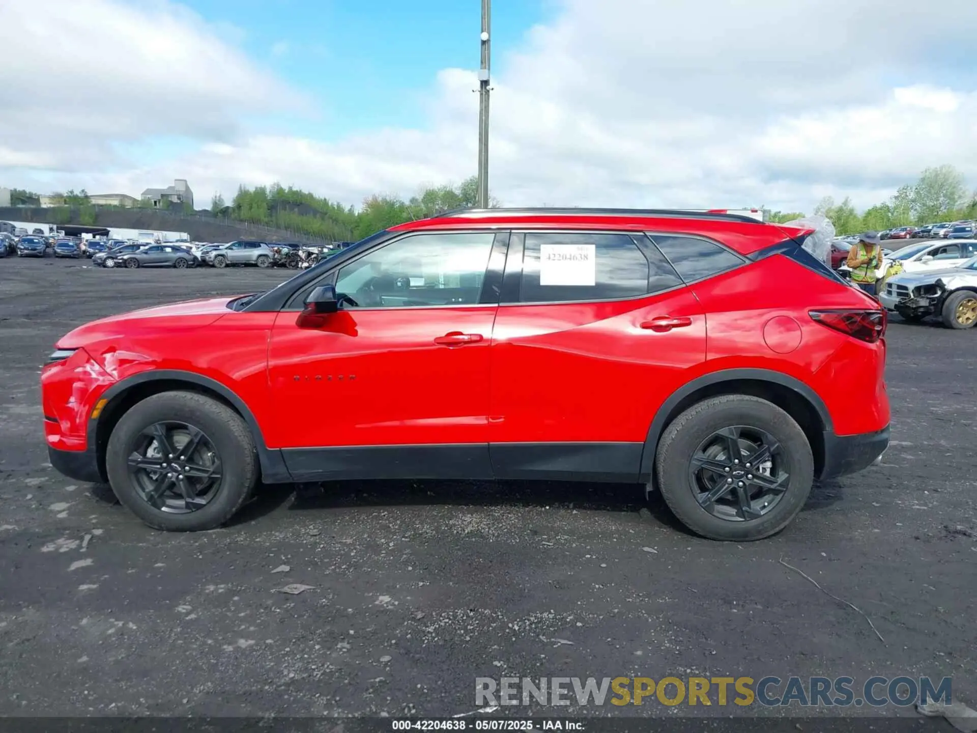 14 fotografías del automóvil dañado 3GNKBHR46RS163983 CHEVROLET BLAZER 2024