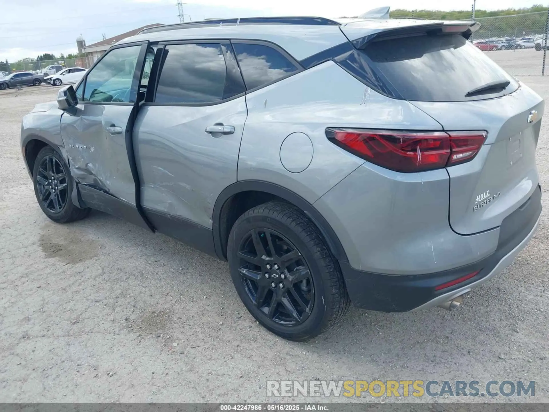 3 fotografías del automóvil dañado 3GNKBJRS4RS128378 CHEVROLET BLAZER 2024