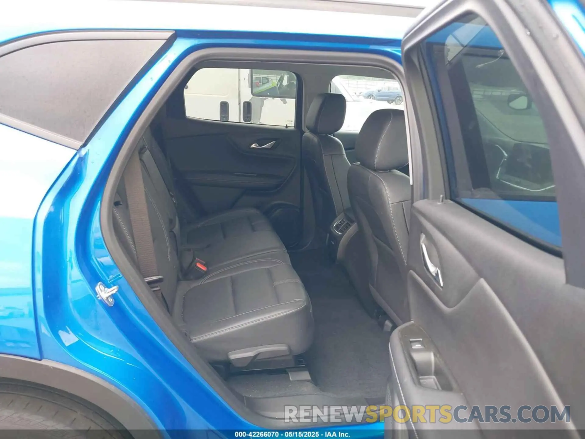 8 fotografías del automóvil dañado 3GNKBJRS7RS129203 CHEVROLET BLAZER 2024
