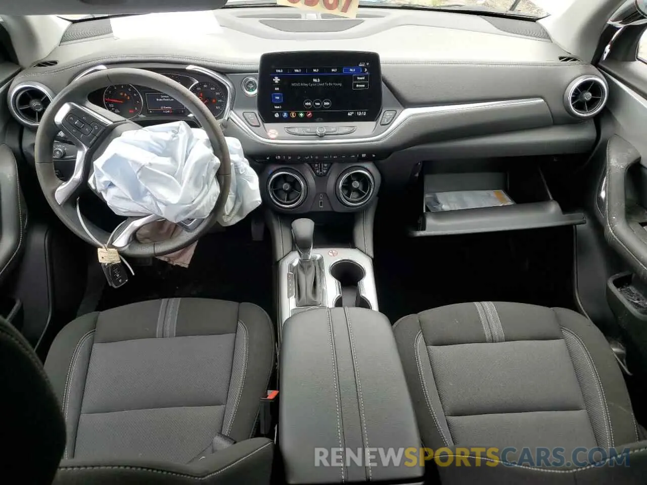 8 fotografías del automóvil dañado 3GNKBCR46SS168349 CHEVROLET BLAZER 2025