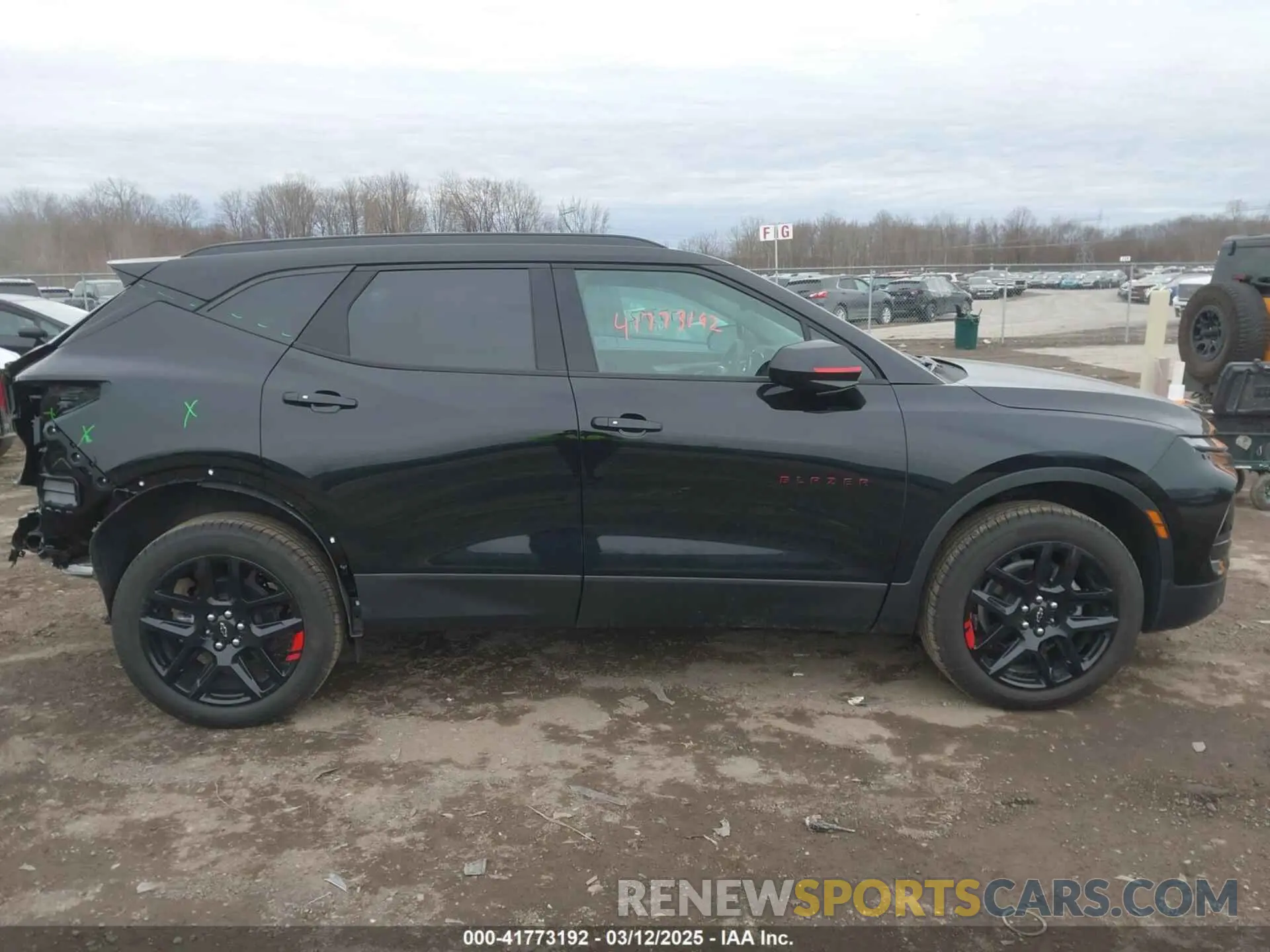 14 fotografías del automóvil dañado 3GNKBHR44SS162000 CHEVROLET BLAZER 2025