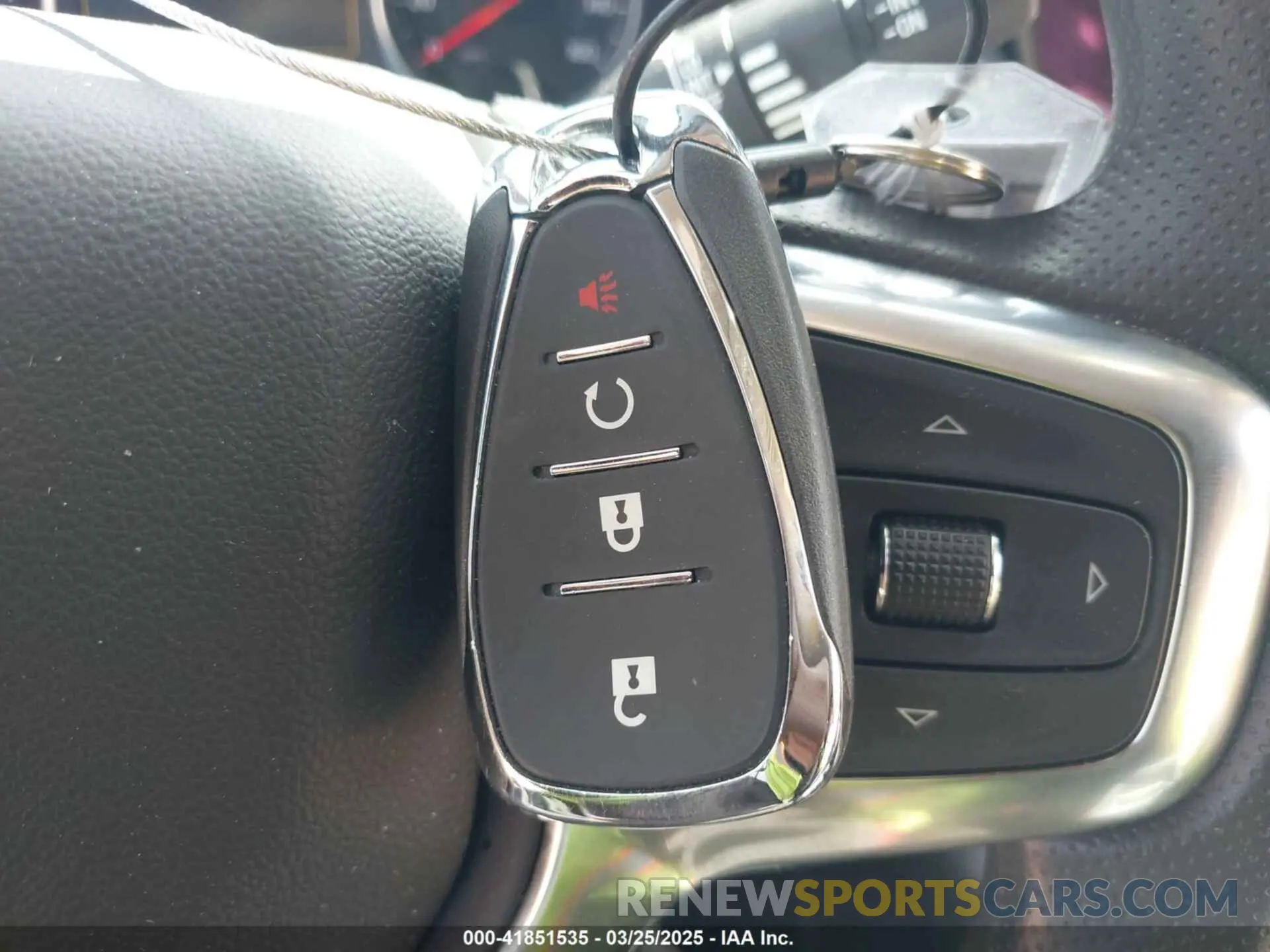 11 fotografías del automóvil dañado 3GNKBHR48SS144860 CHEVROLET BLAZER 2025