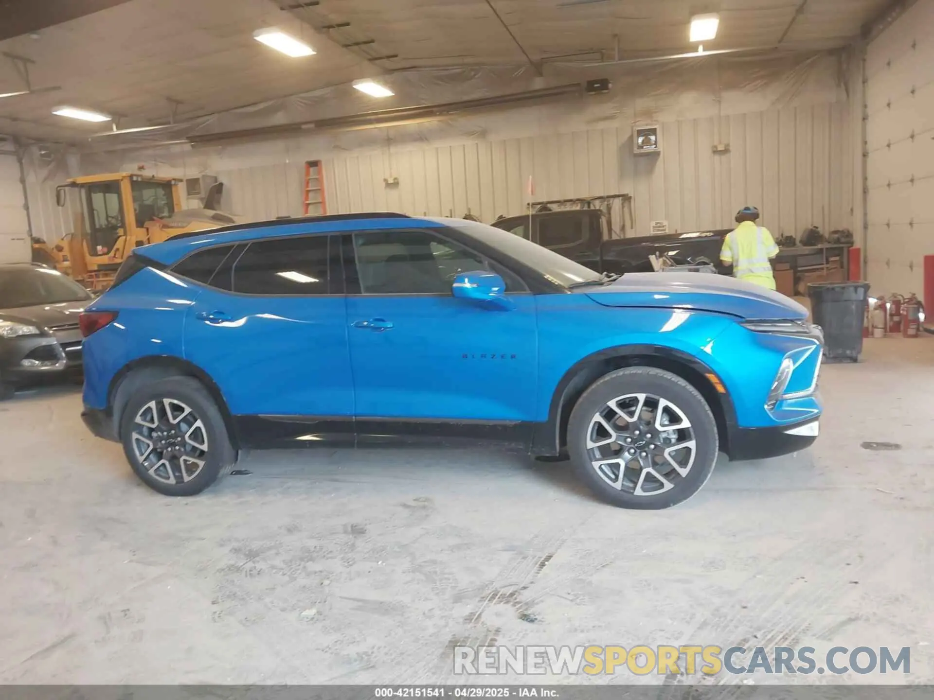 13 fotografías del automóvil dañado 3GNKBKRSXSS142457 CHEVROLET BLAZER 2025