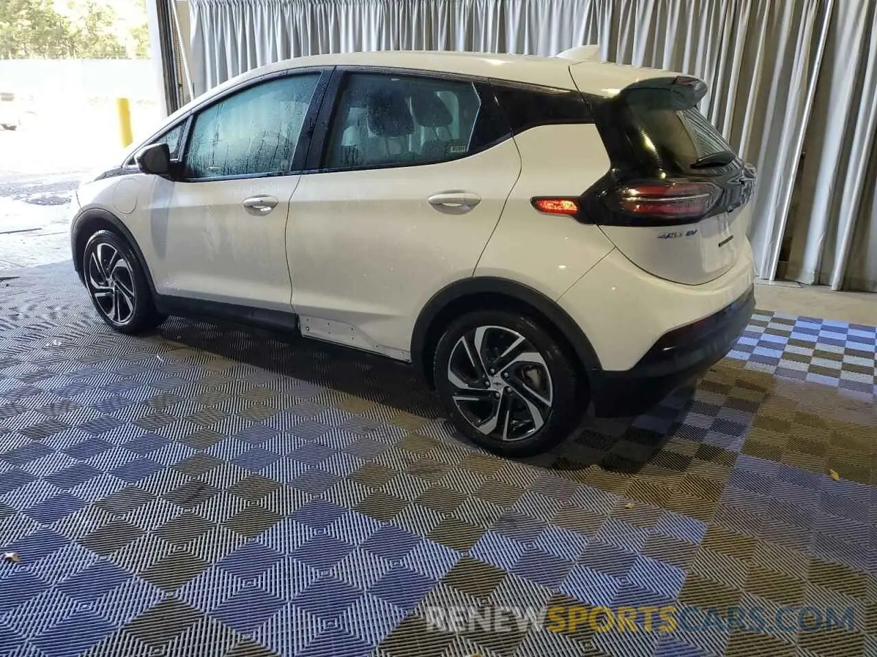 2 fotografías del automóvil dañado 1G1FX6S05P4185826 CHEVROLET BOLT 2023
