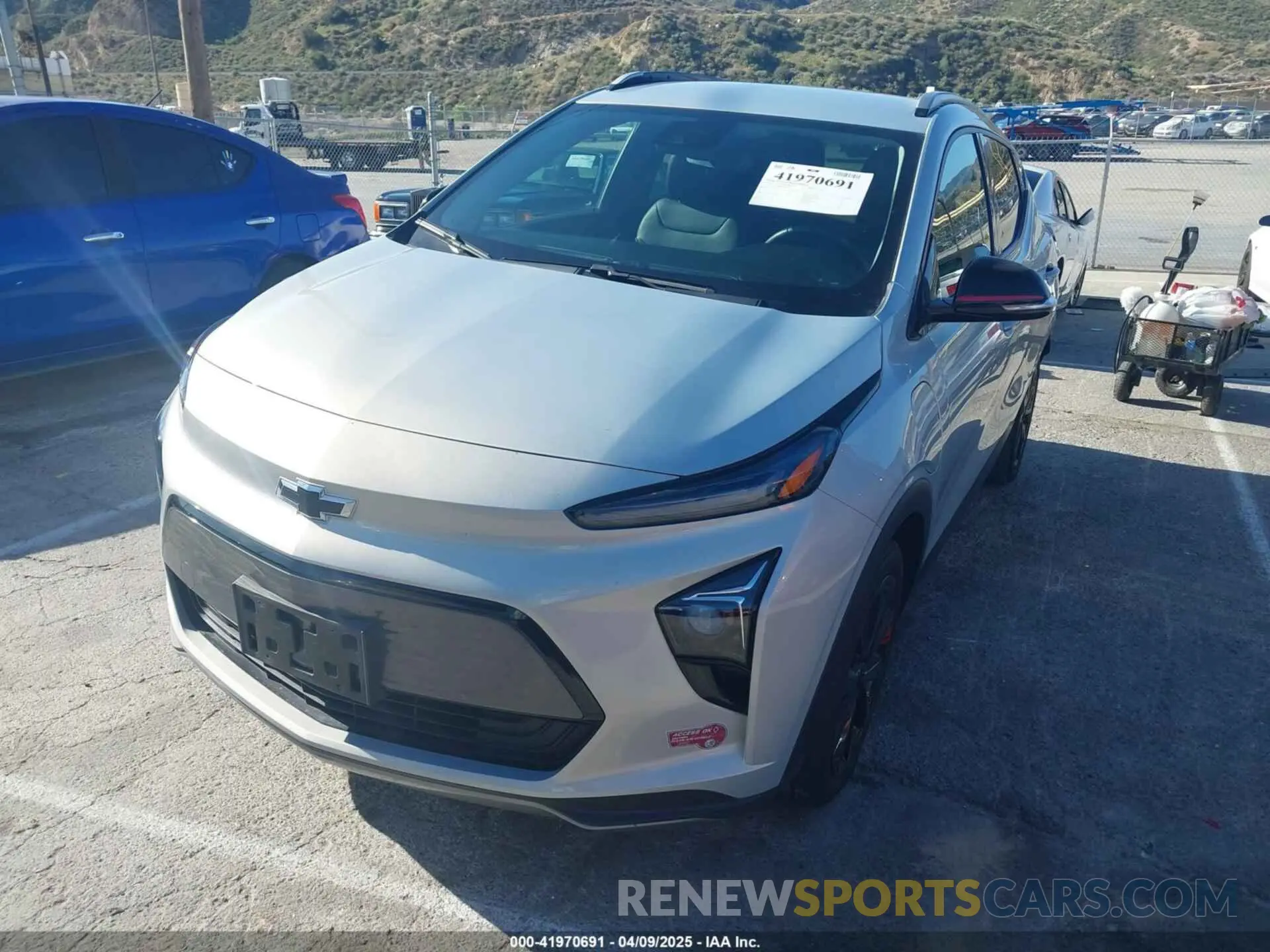 2 fotografías del automóvil dañado 1G1FY6S00P4107001 CHEVROLET BOLT EUV 2023