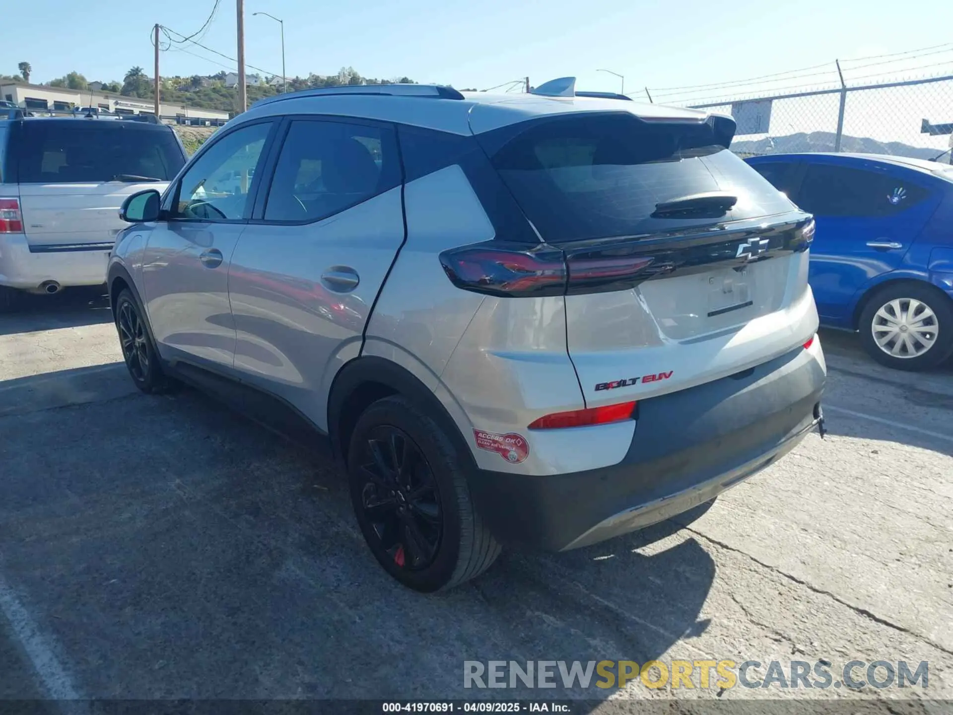 3 fotografías del automóvil dañado 1G1FY6S00P4107001 CHEVROLET BOLT EUV 2023