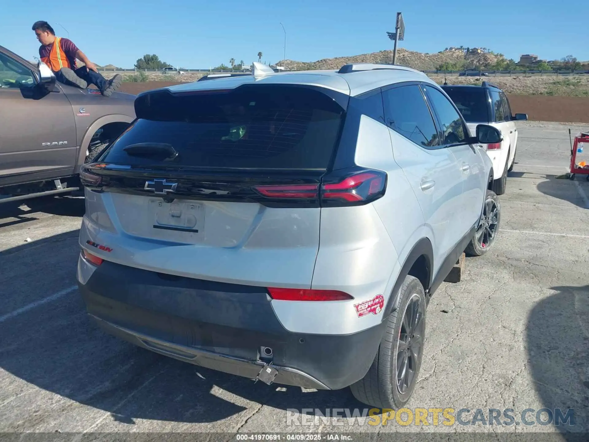 4 fotografías del automóvil dañado 1G1FY6S00P4107001 CHEVROLET BOLT EUV 2023