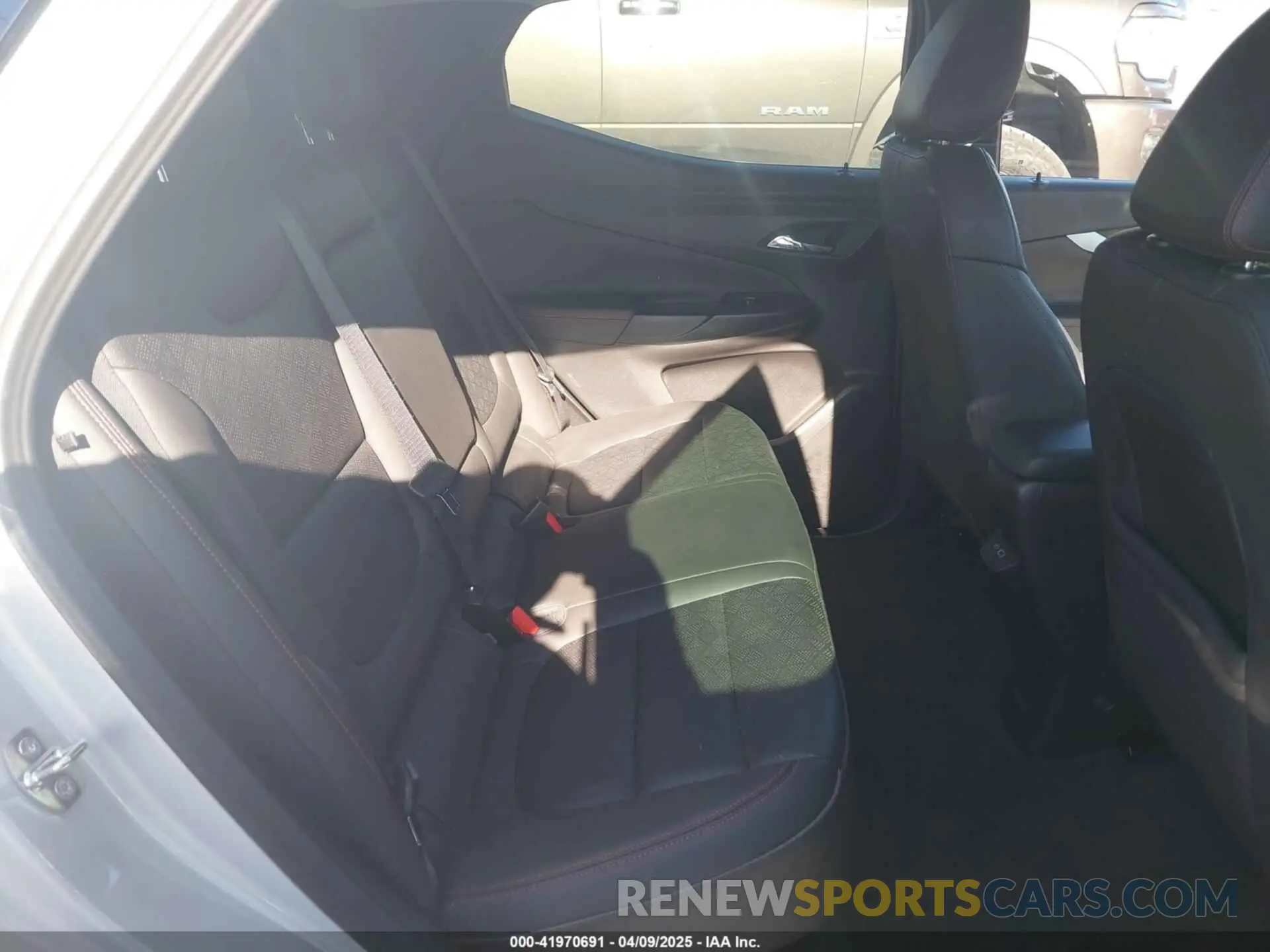 8 fotografías del automóvil dañado 1G1FY6S00P4107001 CHEVROLET BOLT EUV 2023